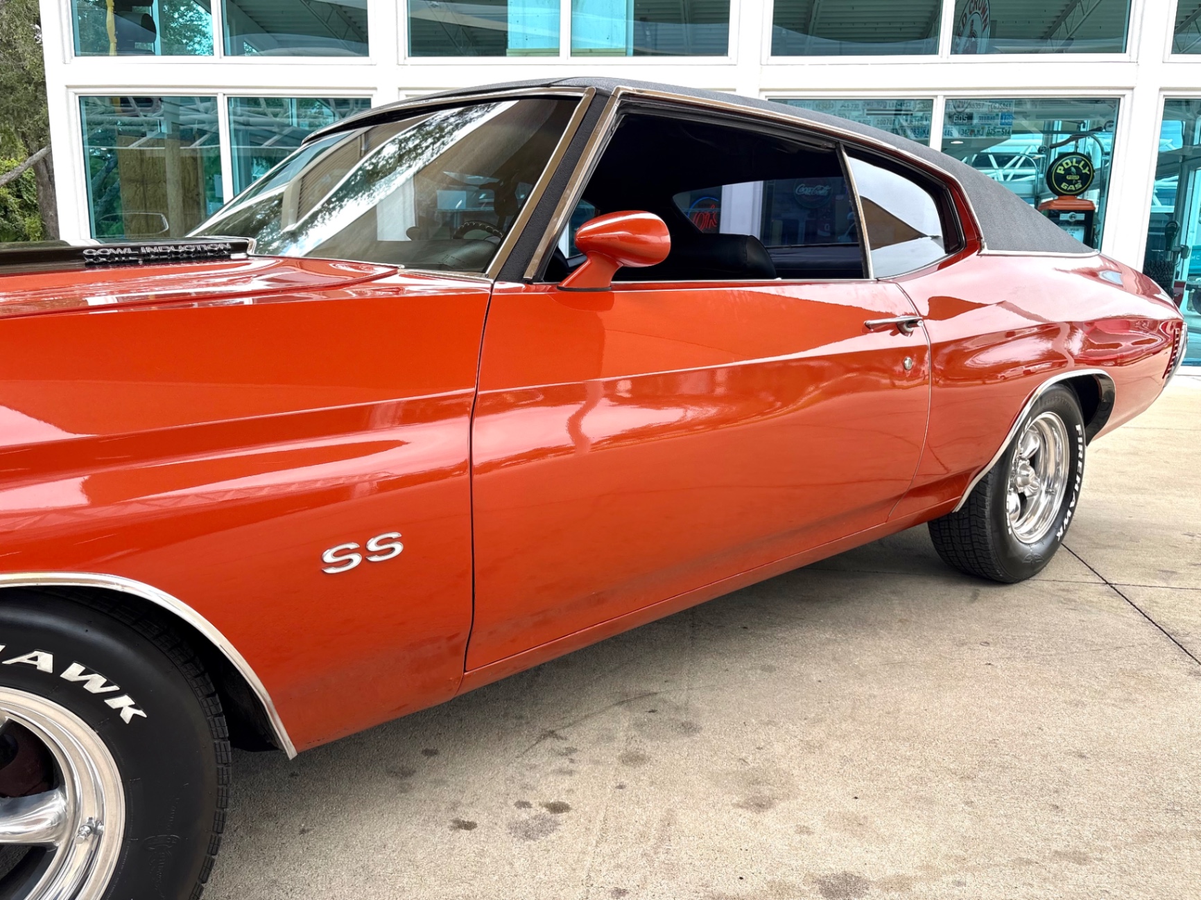 Vehicle photo 12
