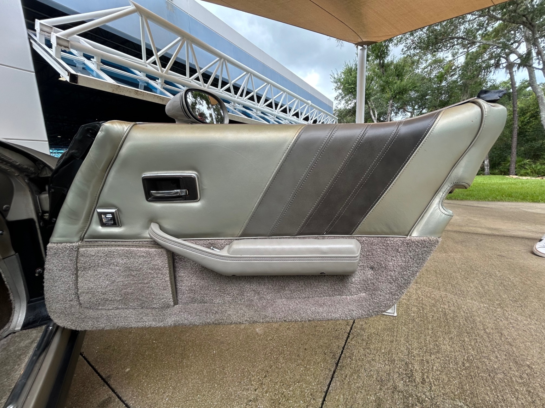 Vehicle photo 22