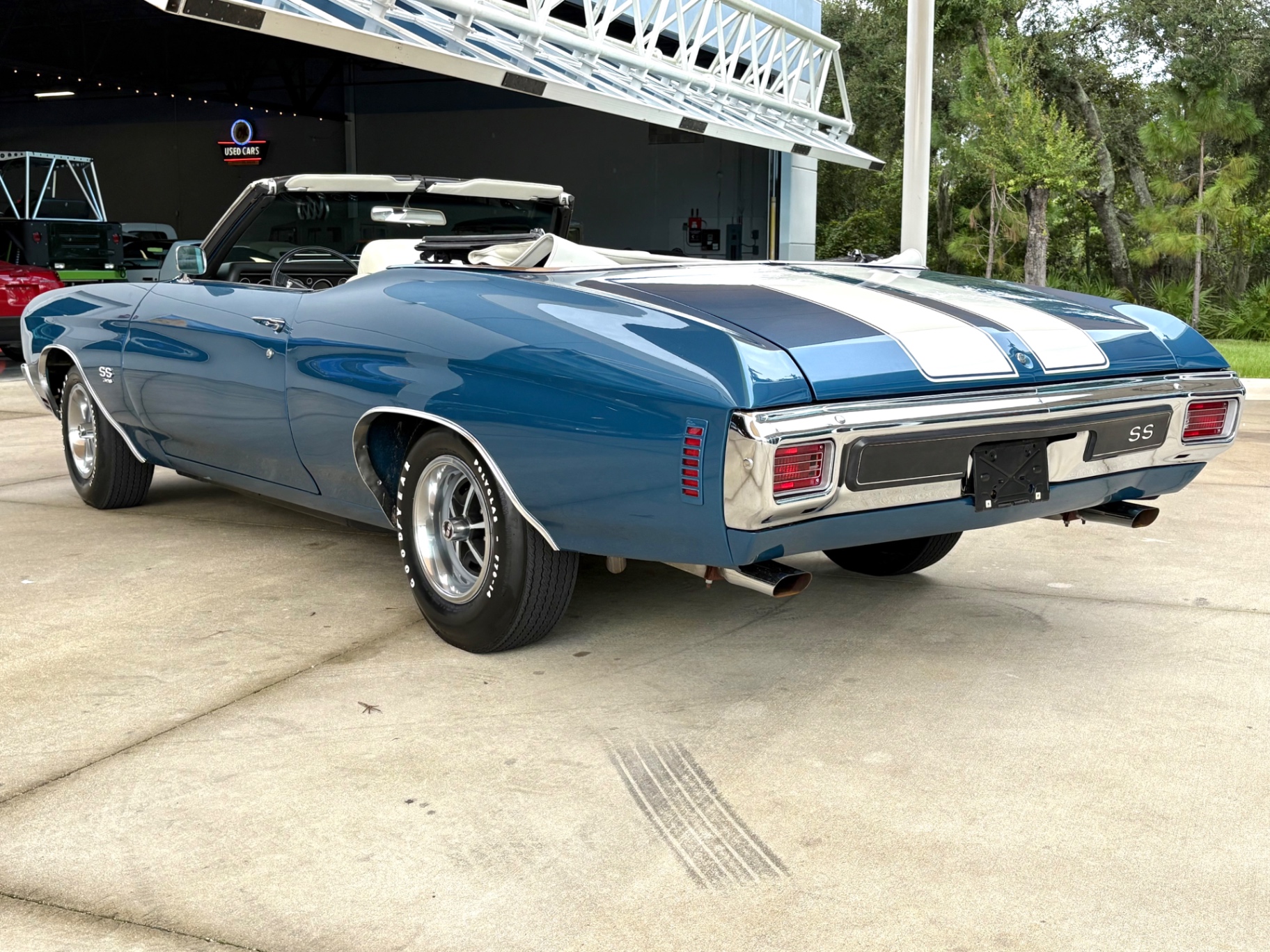 Vehicle photo 7
