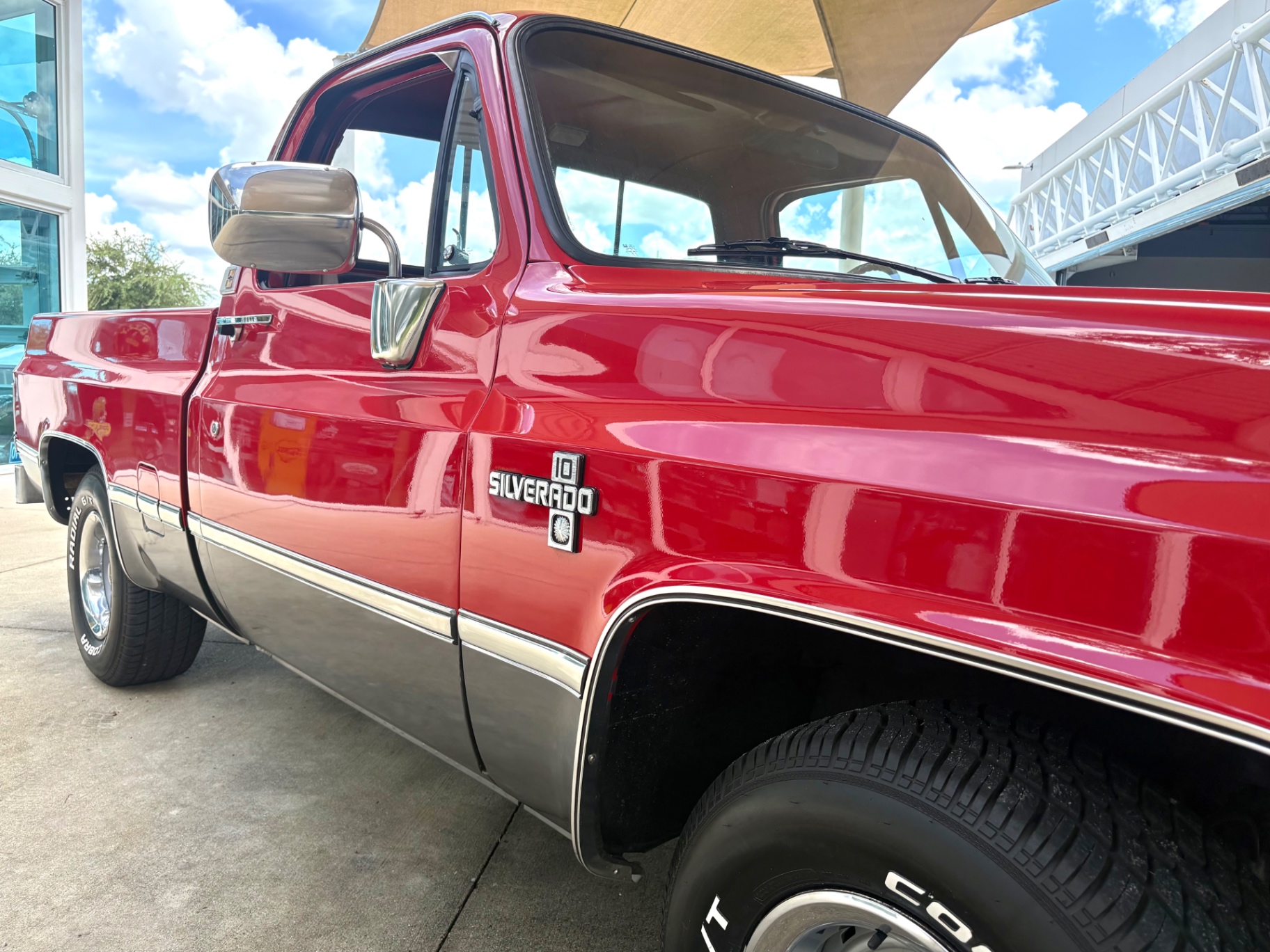 Vehicle photo 18