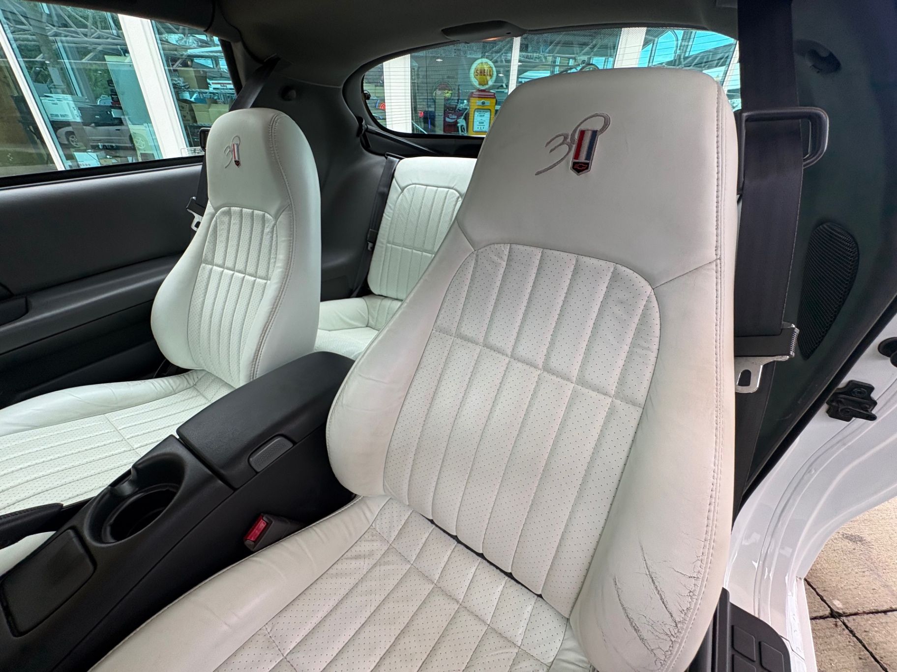Vehicle photo 31