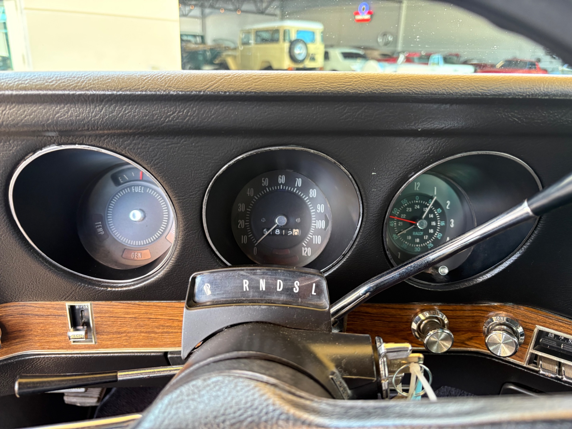 Vehicle photo 40