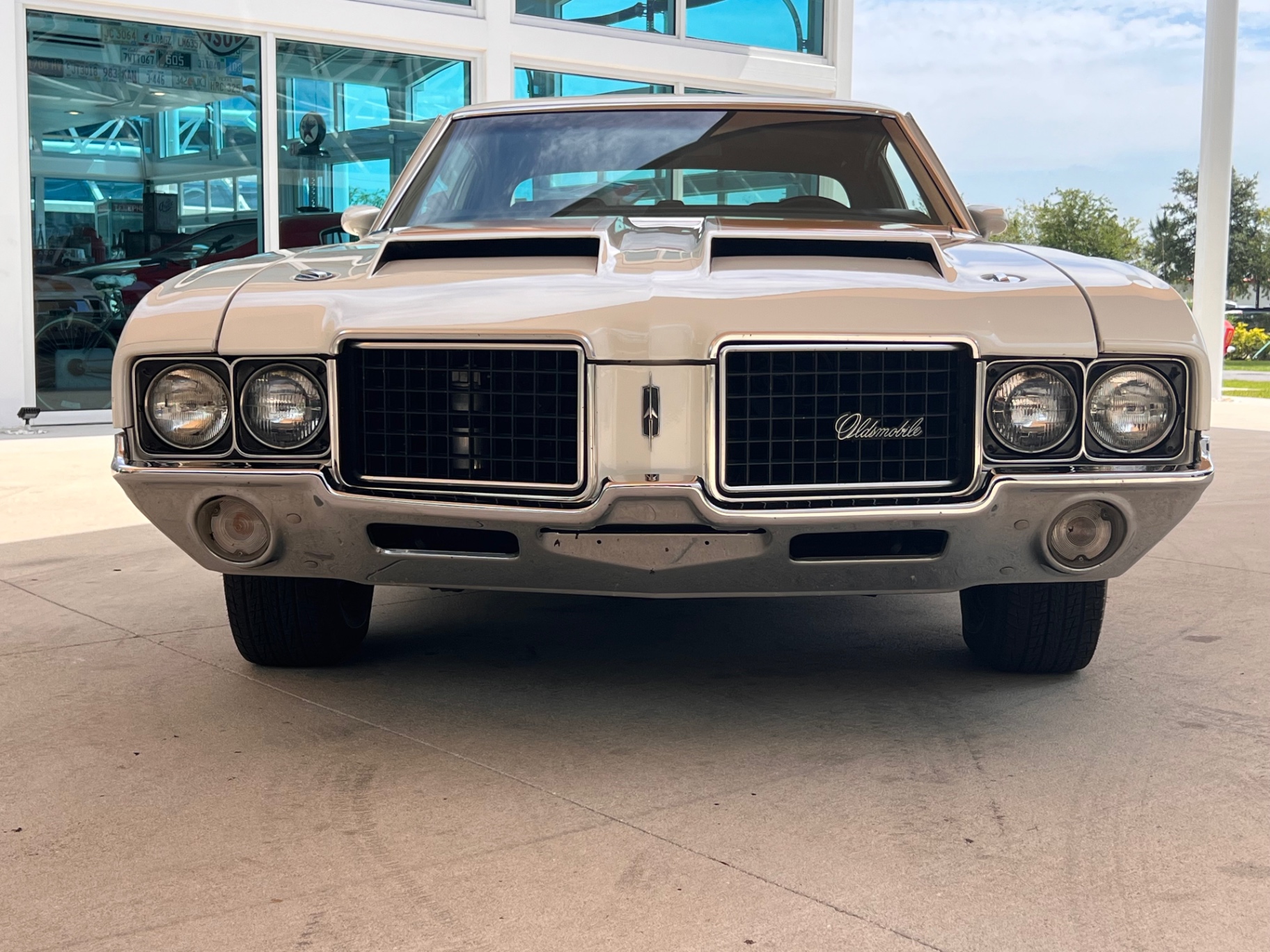 Vehicle photo 13