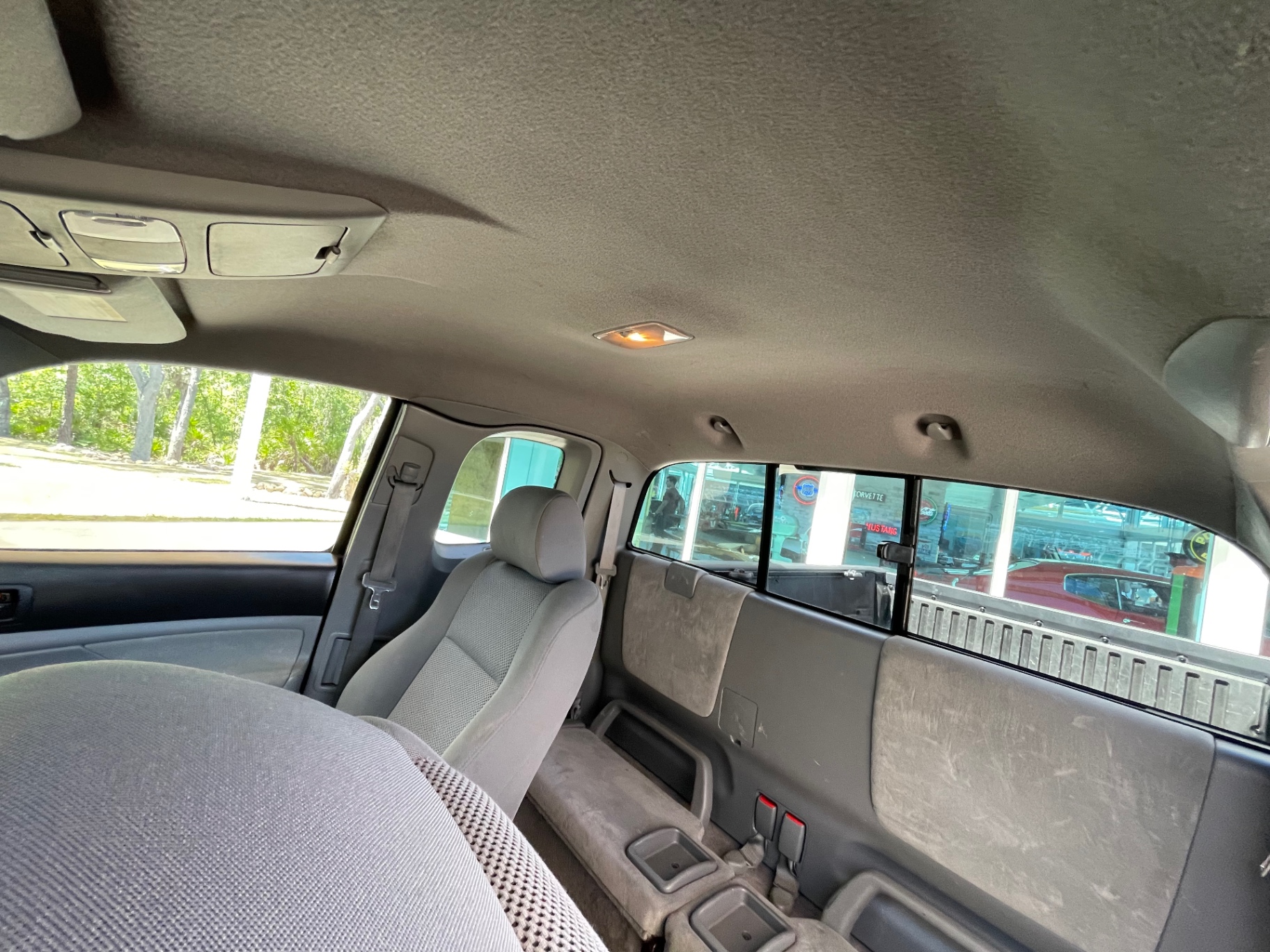 Vehicle photo 32