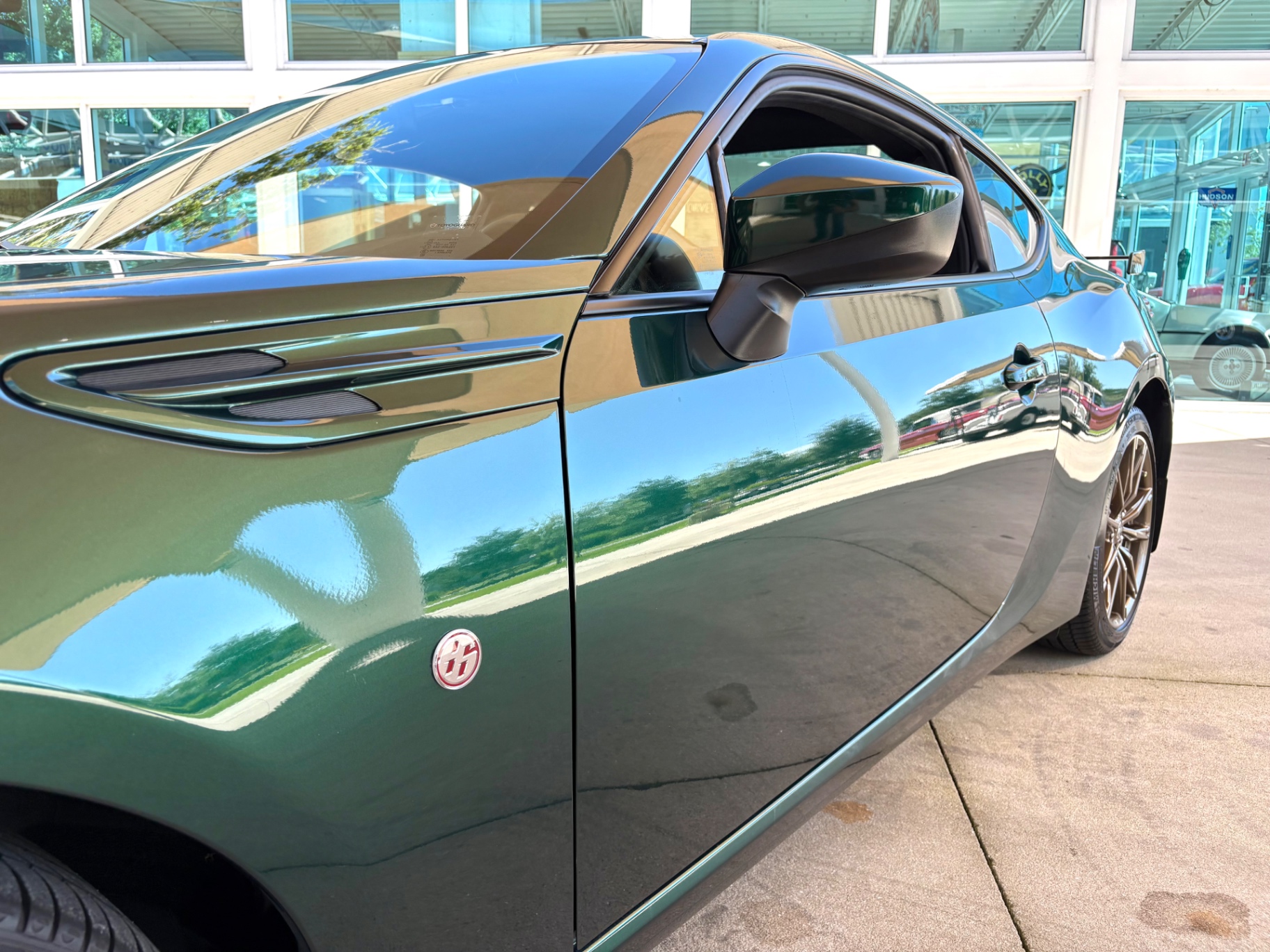 Vehicle photo 12