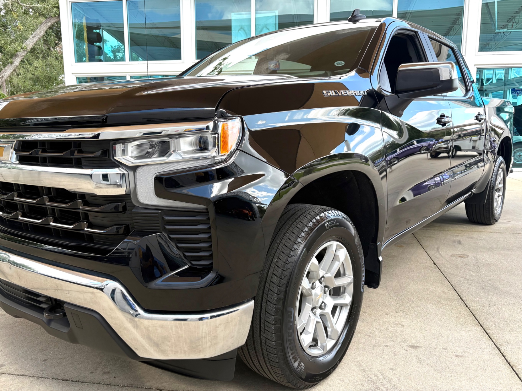 Vehicle photo 11