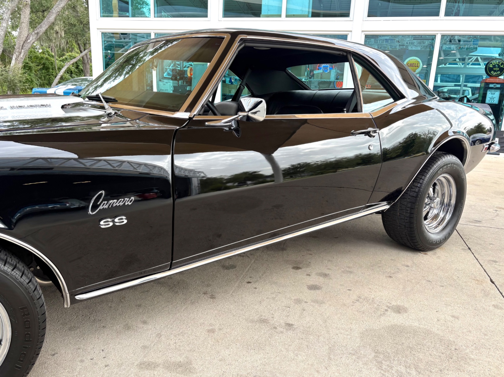 Vehicle photo 13