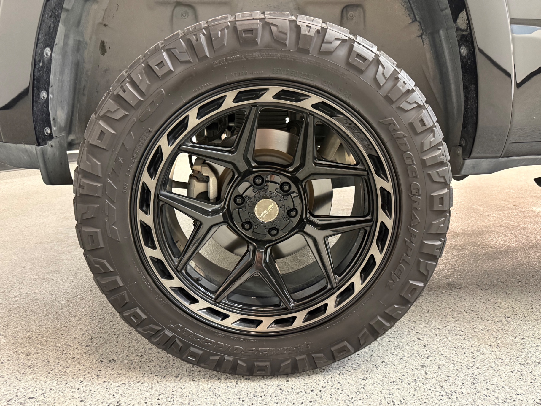 Vehicle photo 18