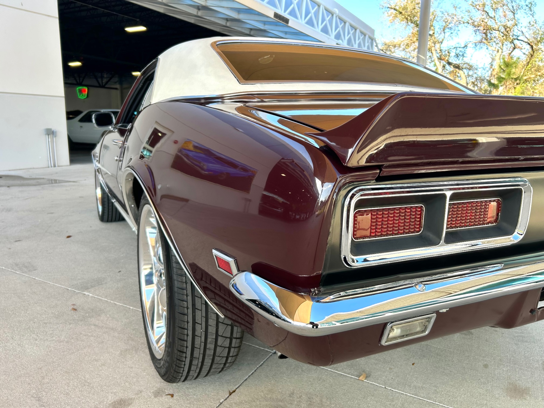 Vehicle photo 16