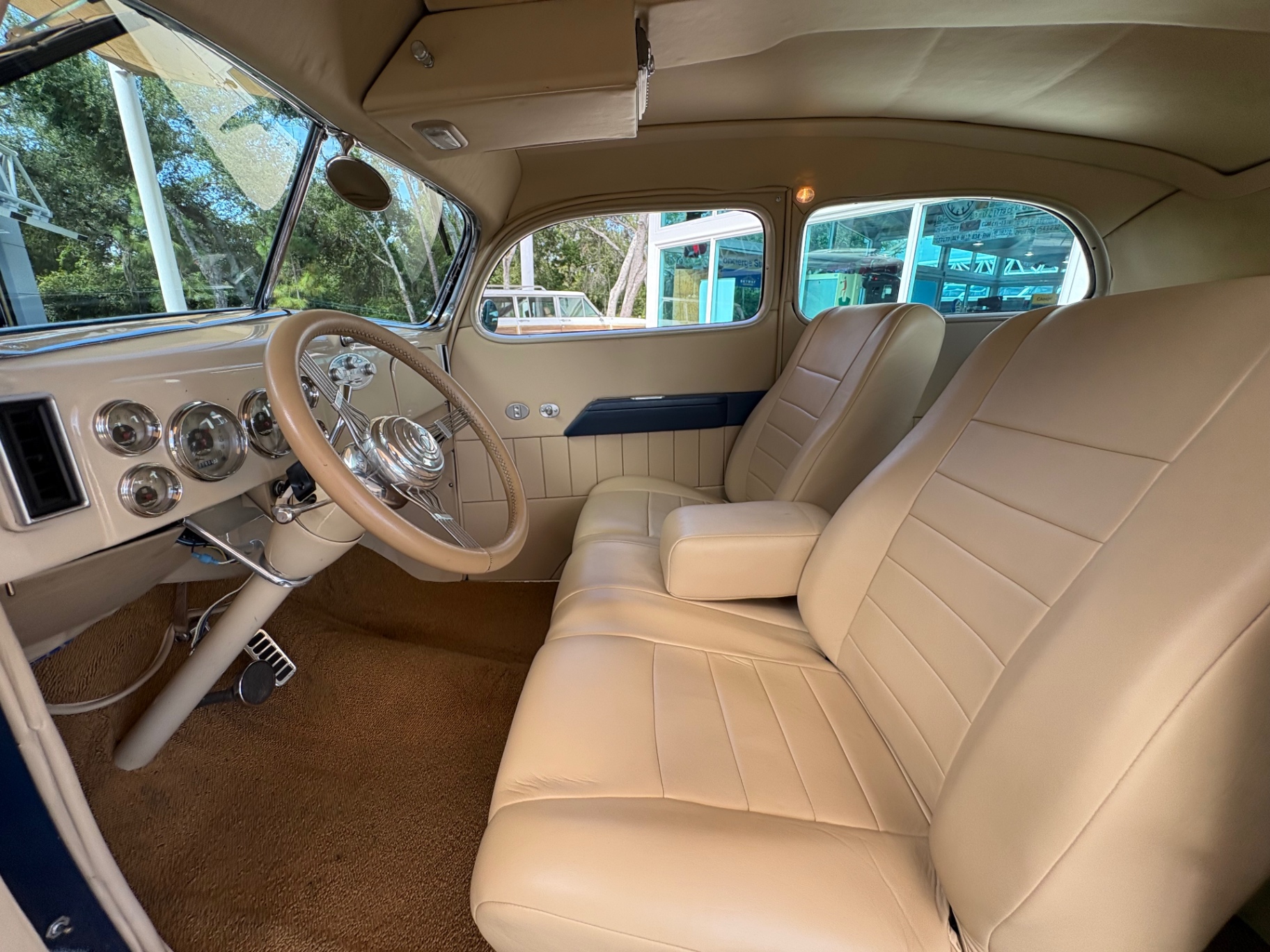 Vehicle photo 29