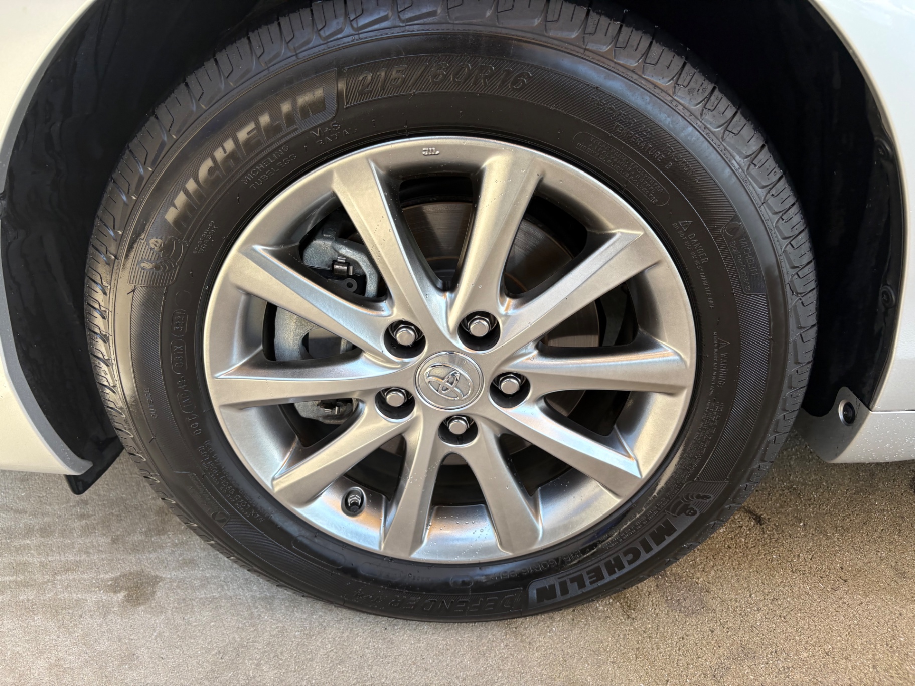 Vehicle photo 19