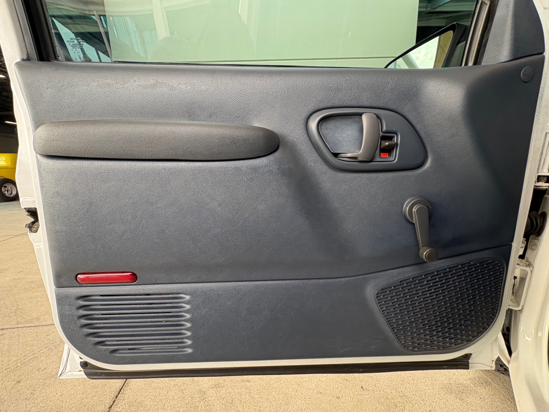 Vehicle photo 30