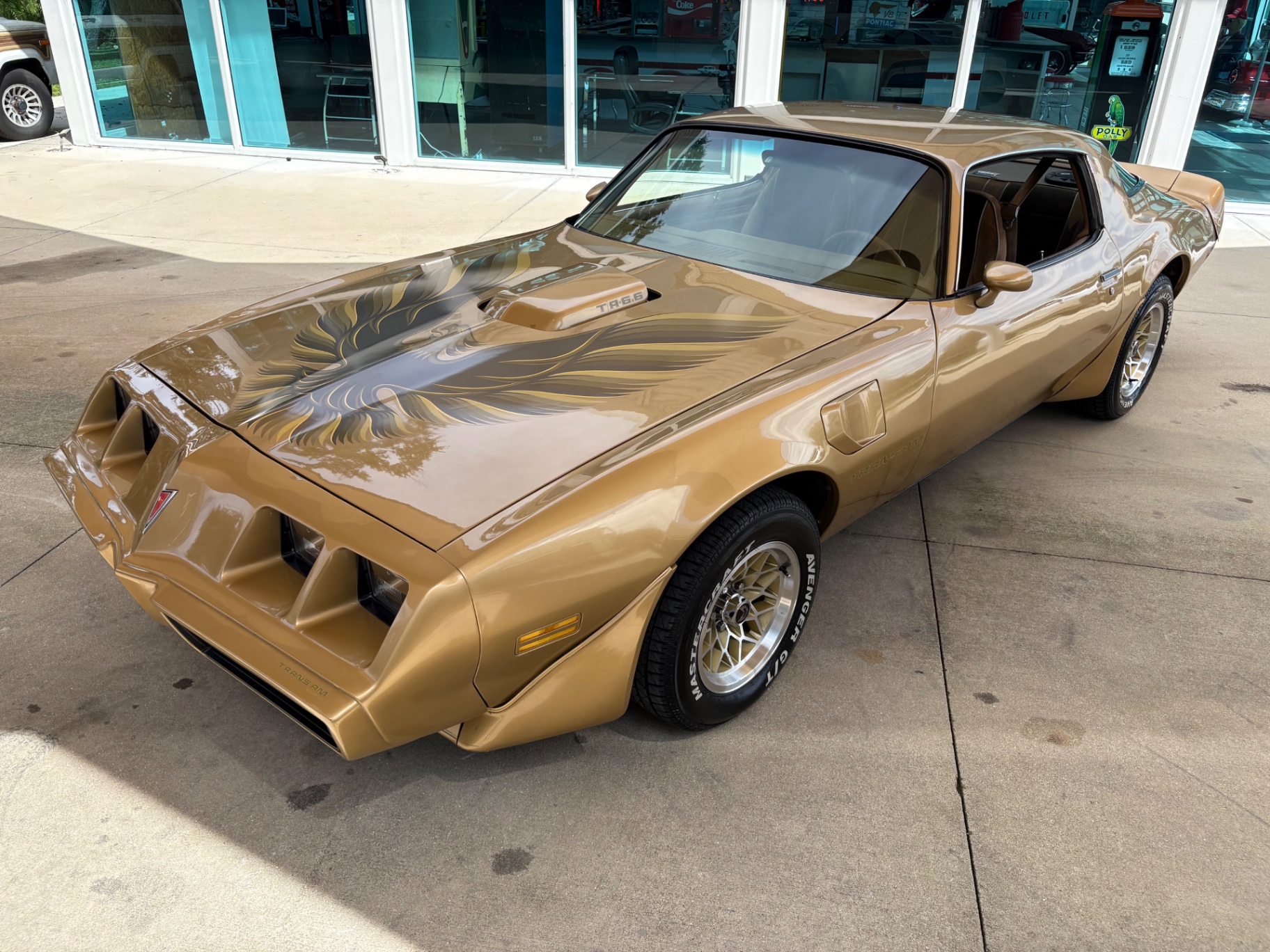Vehicle photo 19