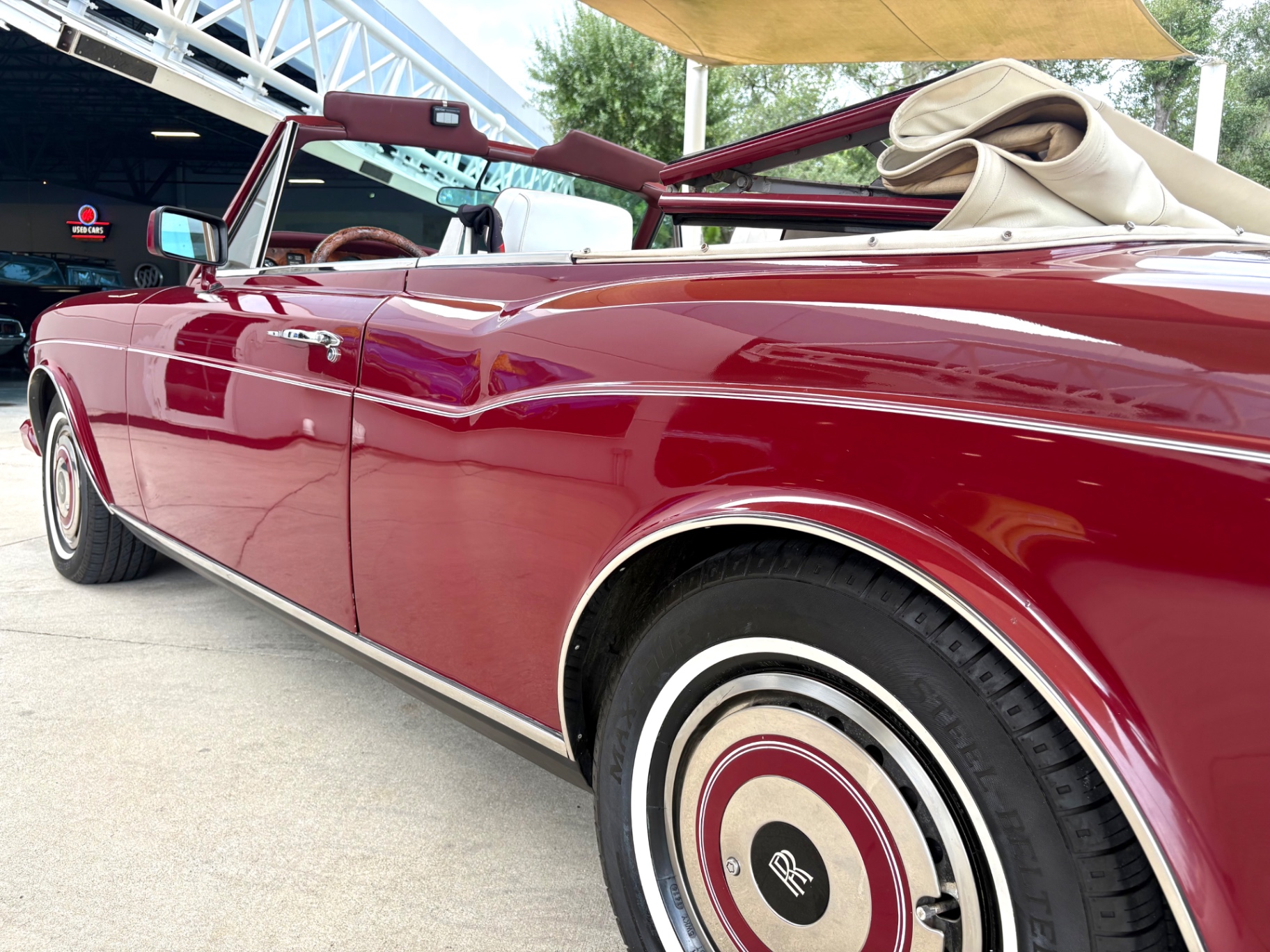 Vehicle photo 14