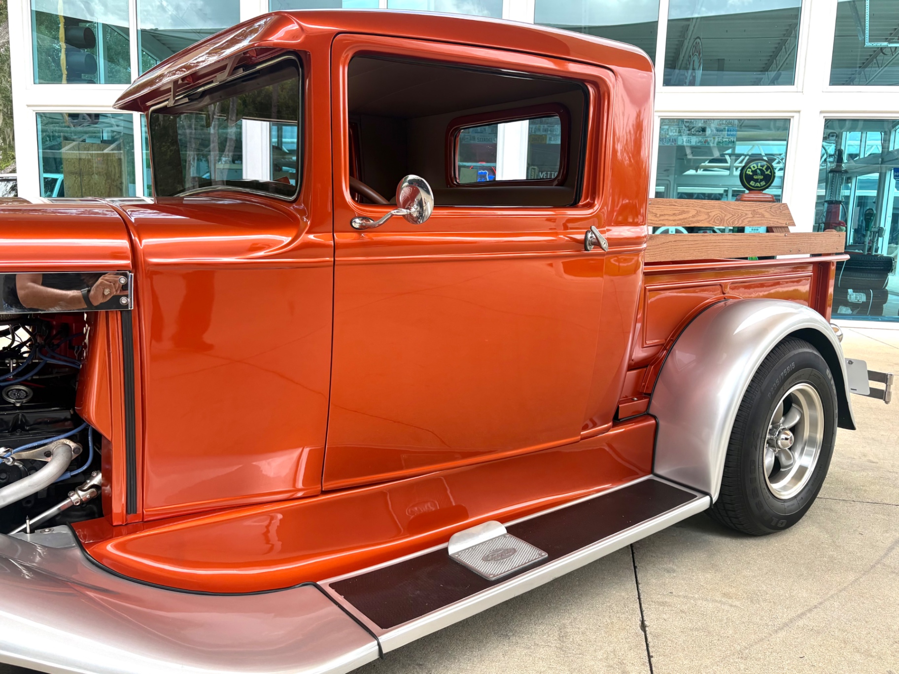 Vehicle photo 13