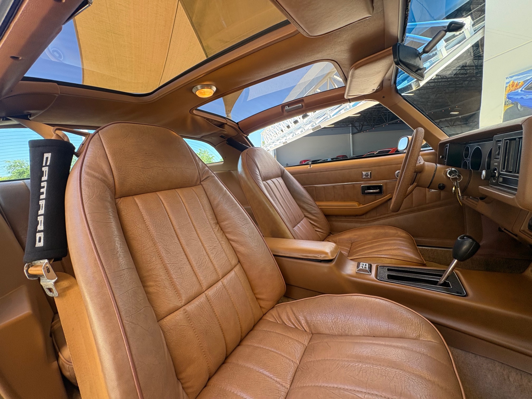 Vehicle photo 27