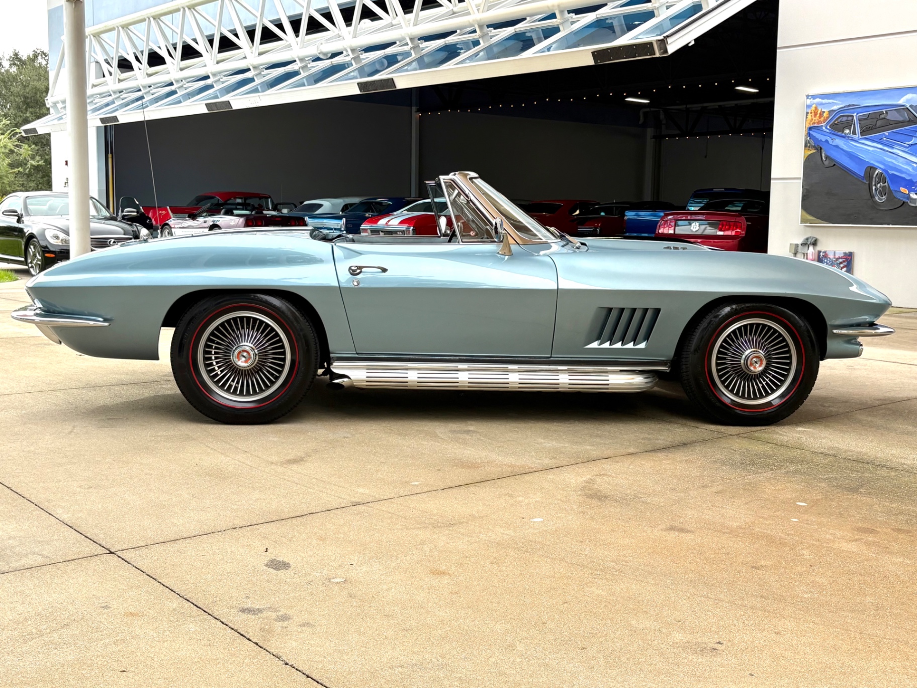 Vehicle photo 4