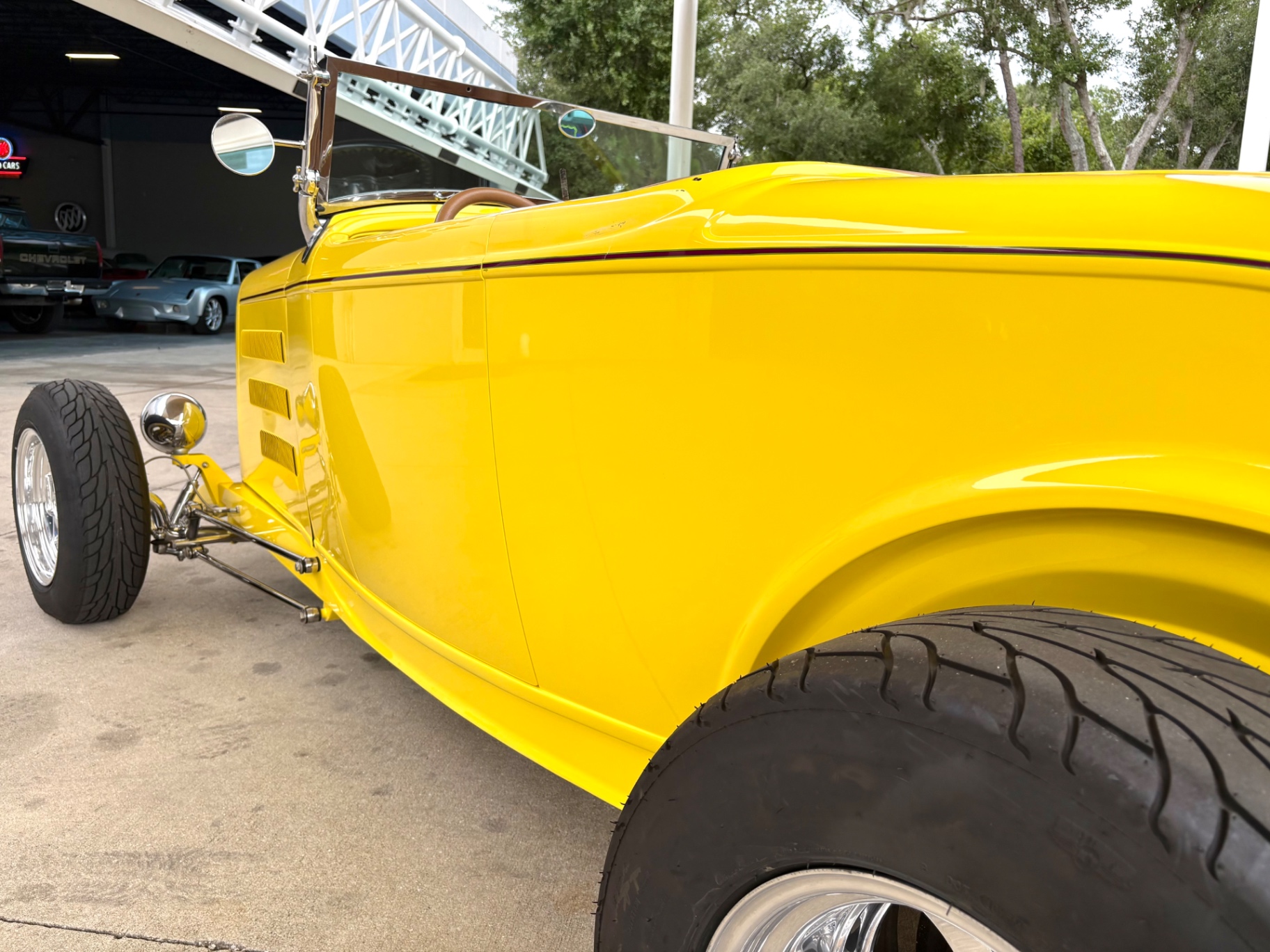 Vehicle photo 14