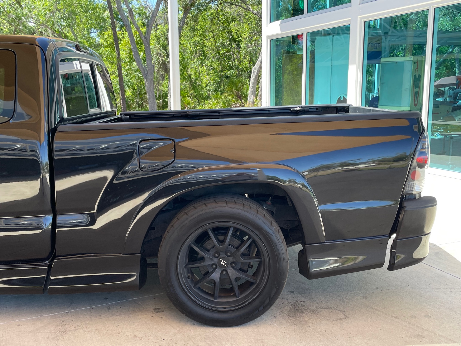 Vehicle photo 8