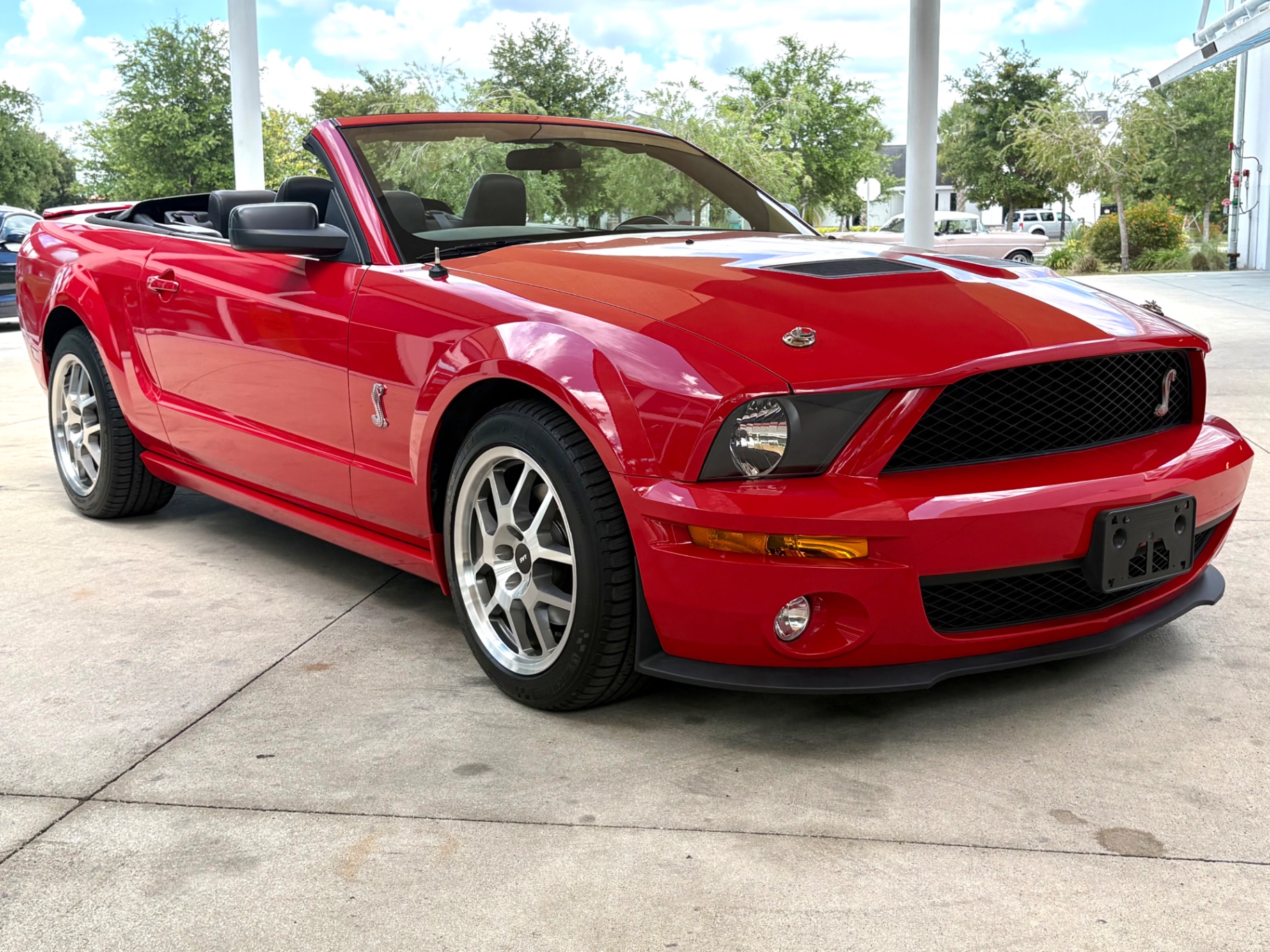 Vehicle photo 4