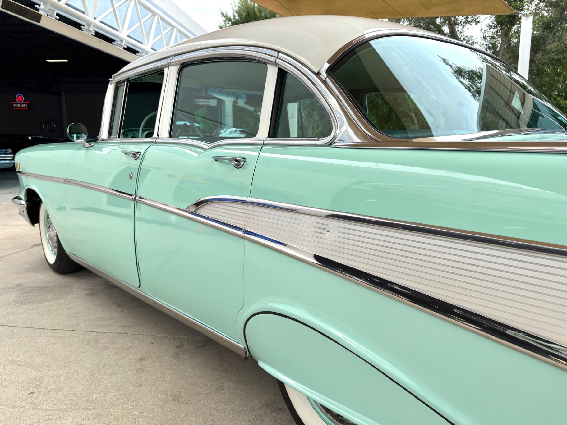 Vehicle photo 14