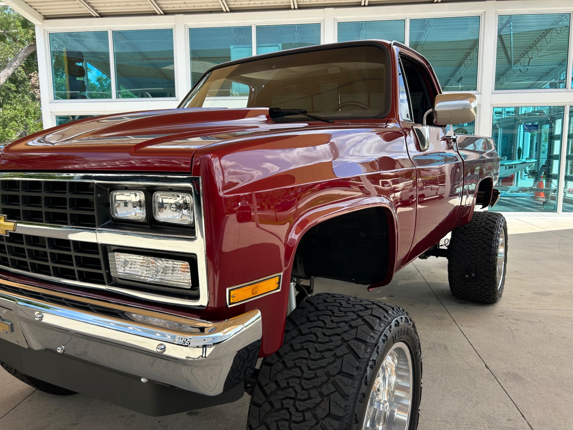 Vehicle photo 11