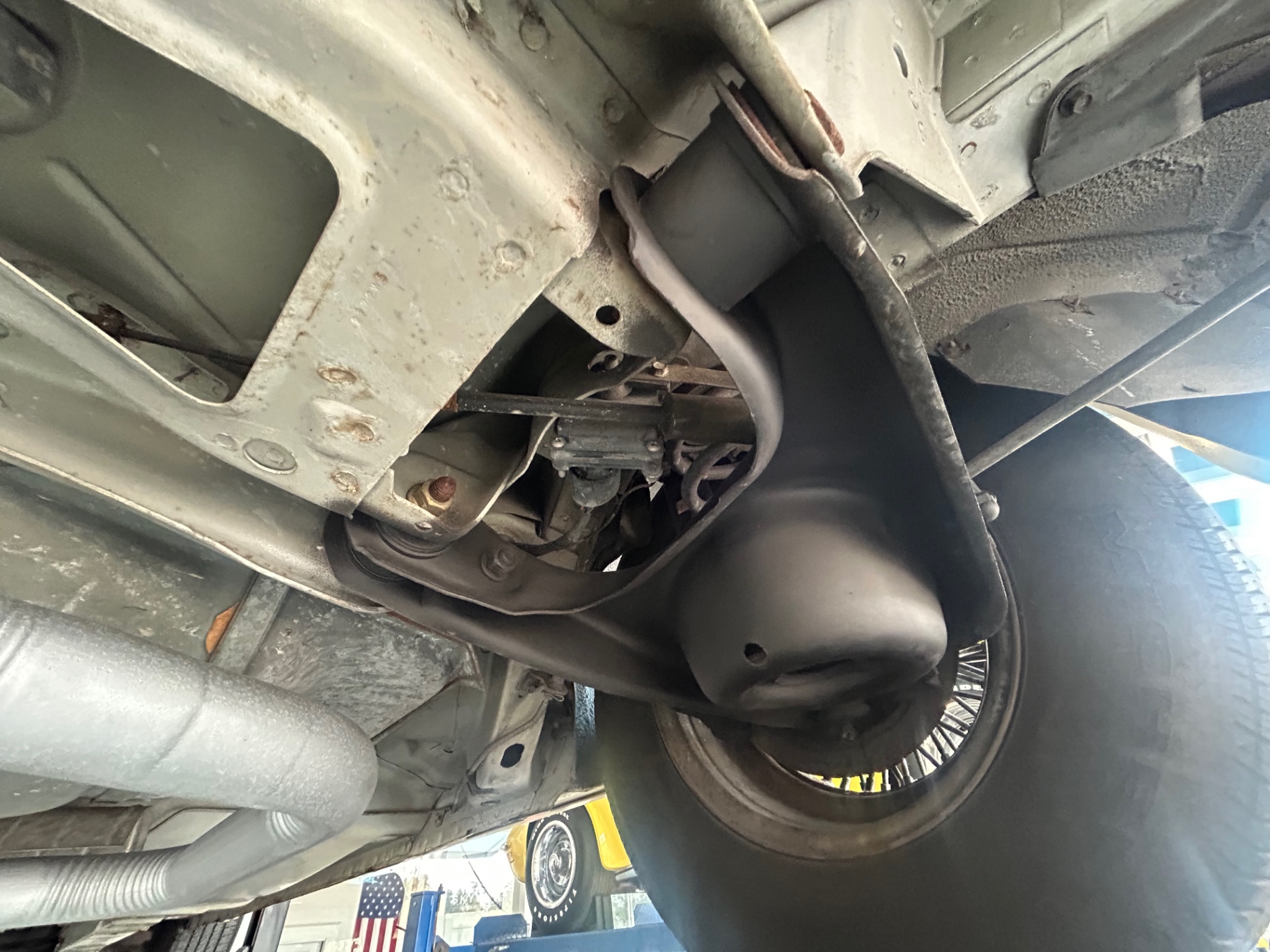 Vehicle photo 28