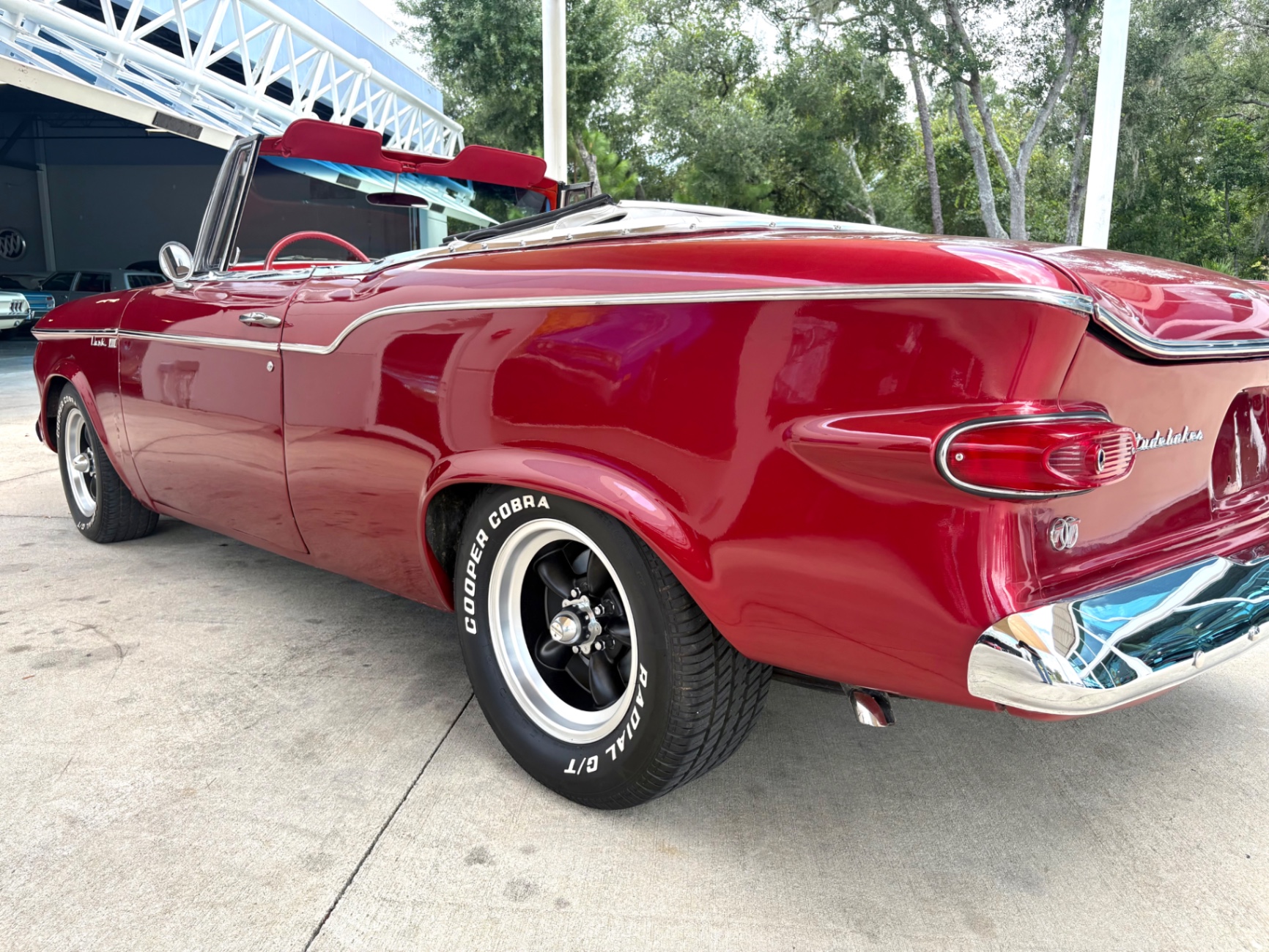 Vehicle photo 15
