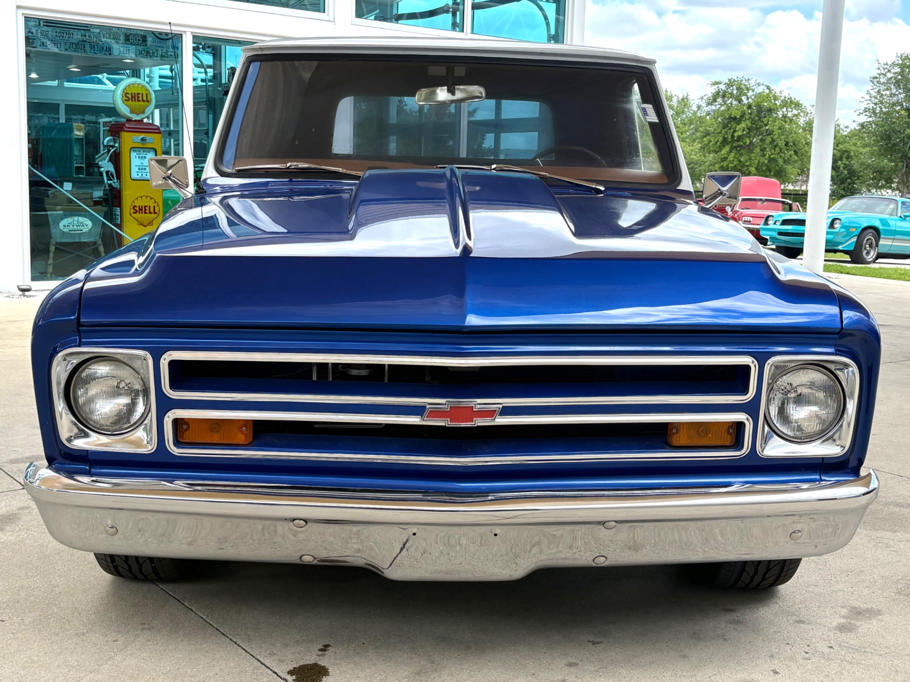 Vehicle photo 2