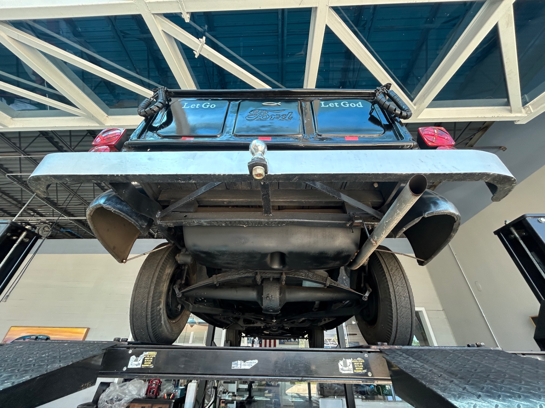 Vehicle photo 38
