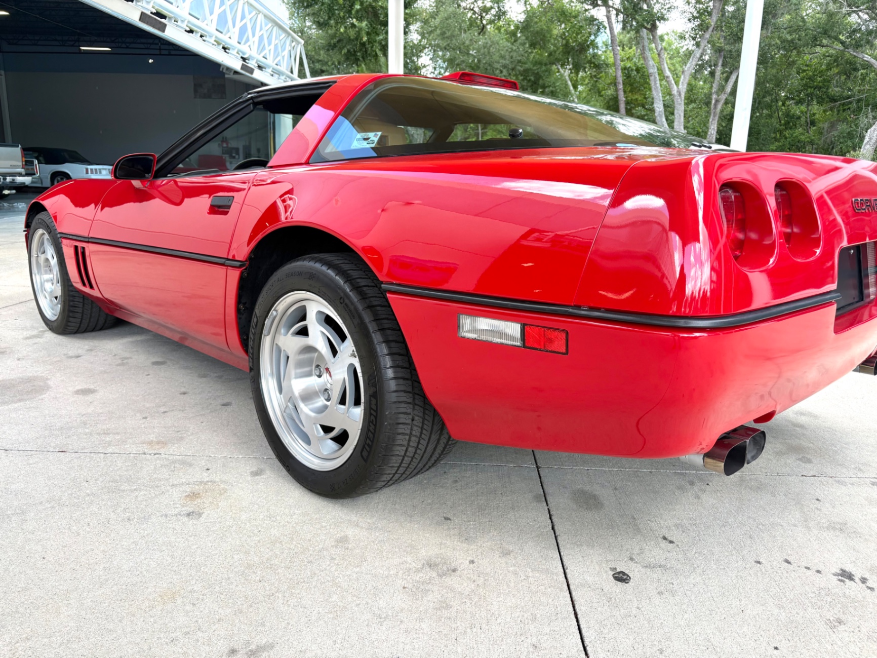 Vehicle photo 16