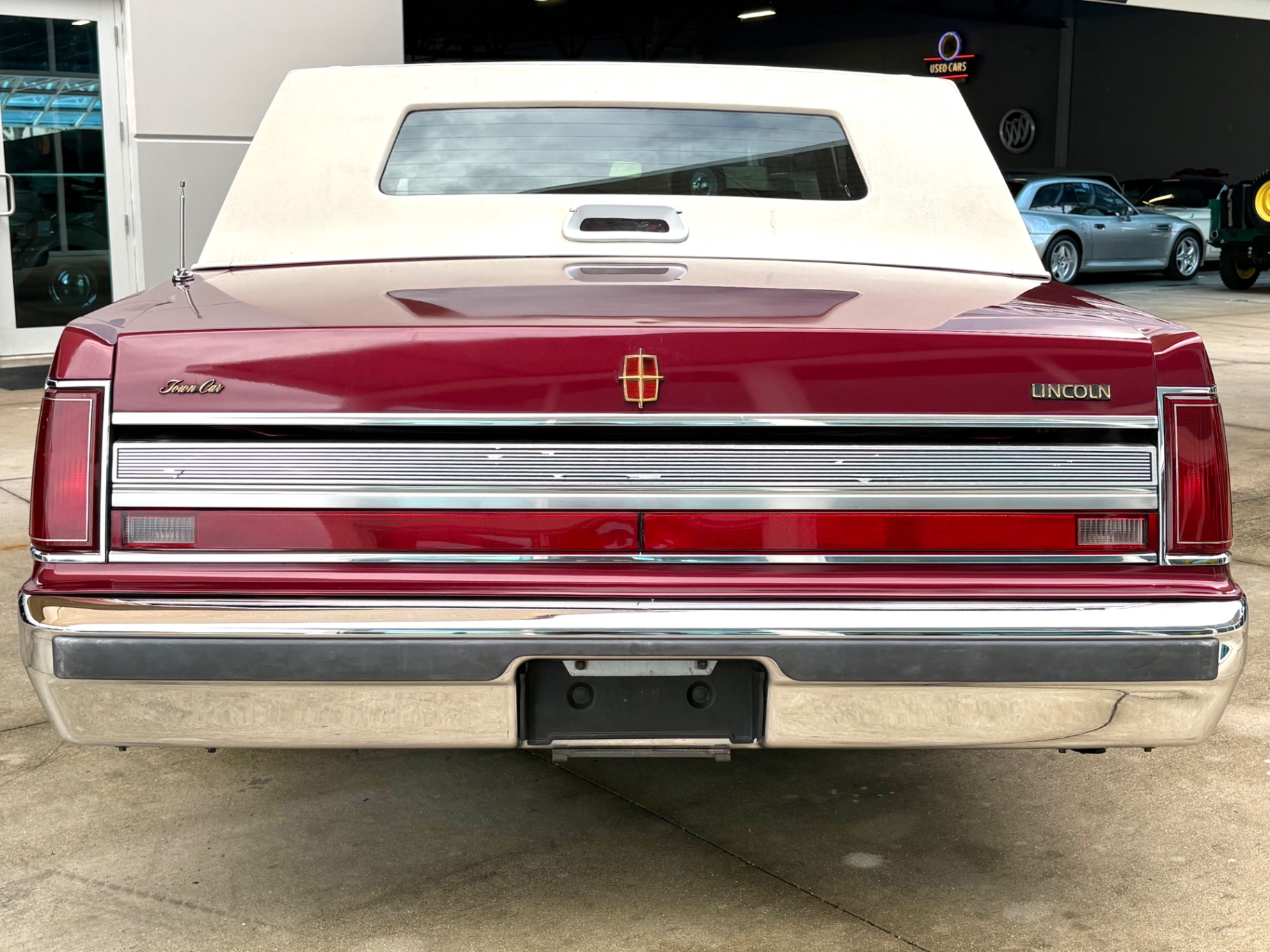Vehicle photo 7