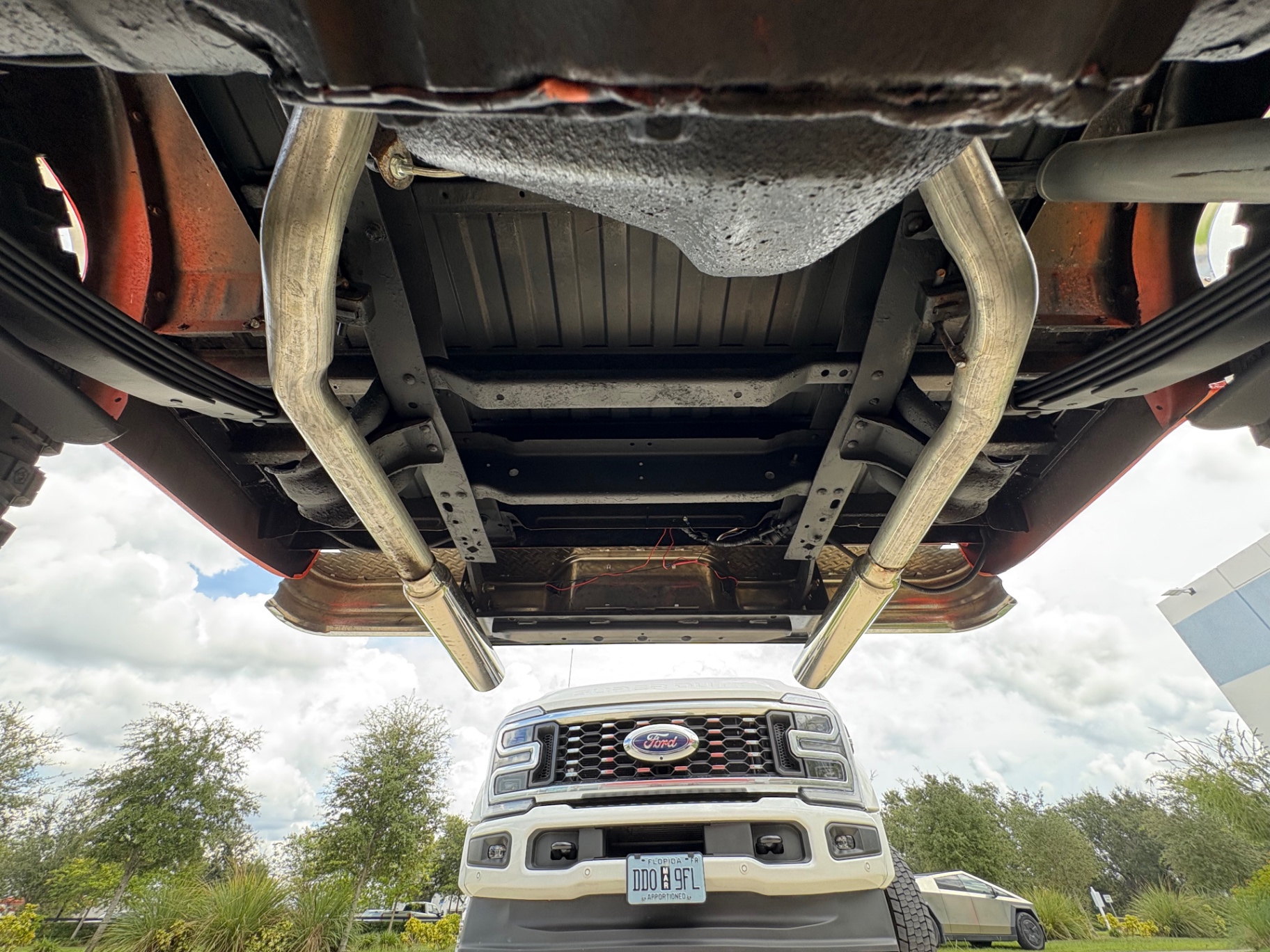 Vehicle photo 59