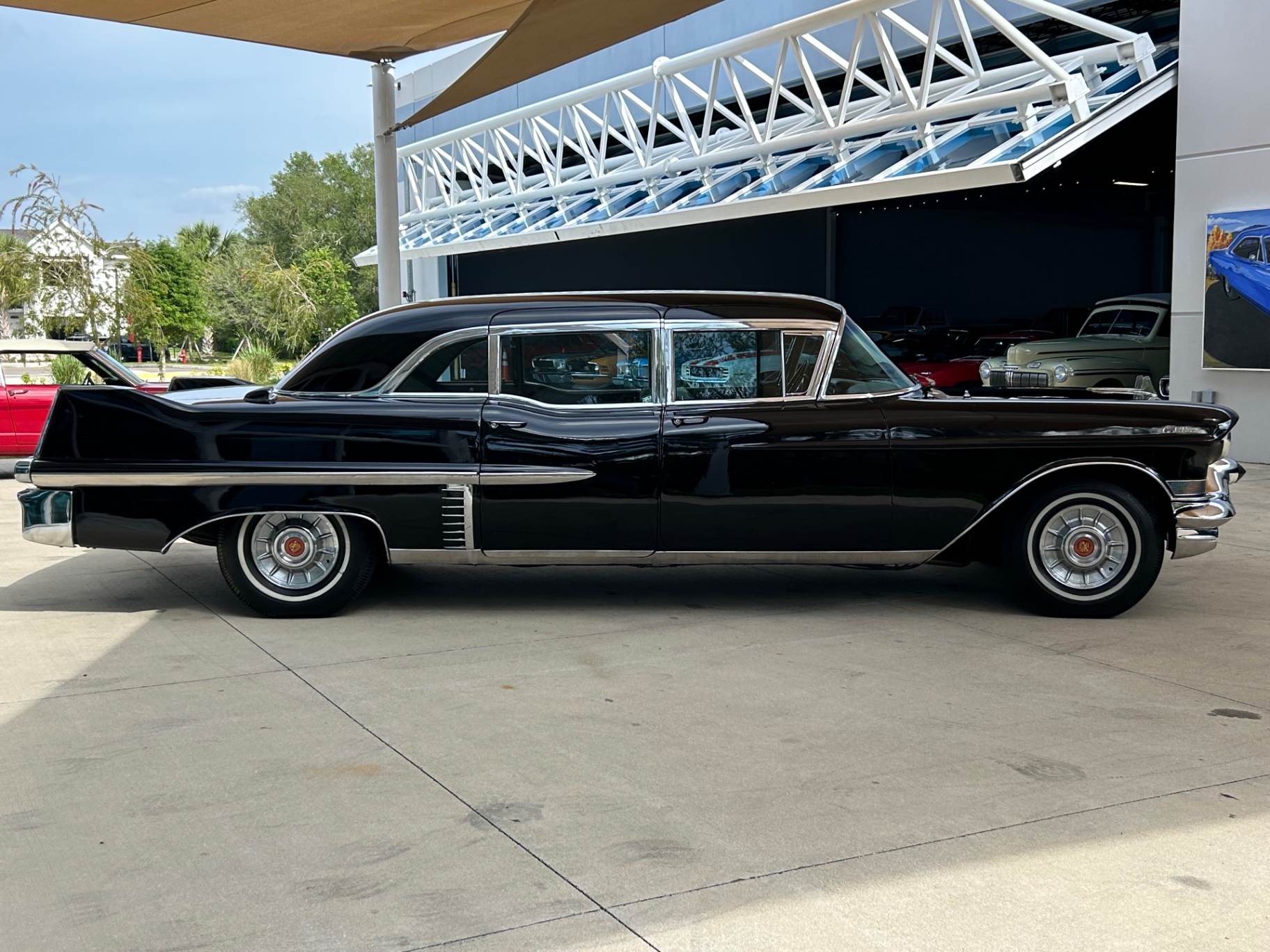 Vehicle photo 4