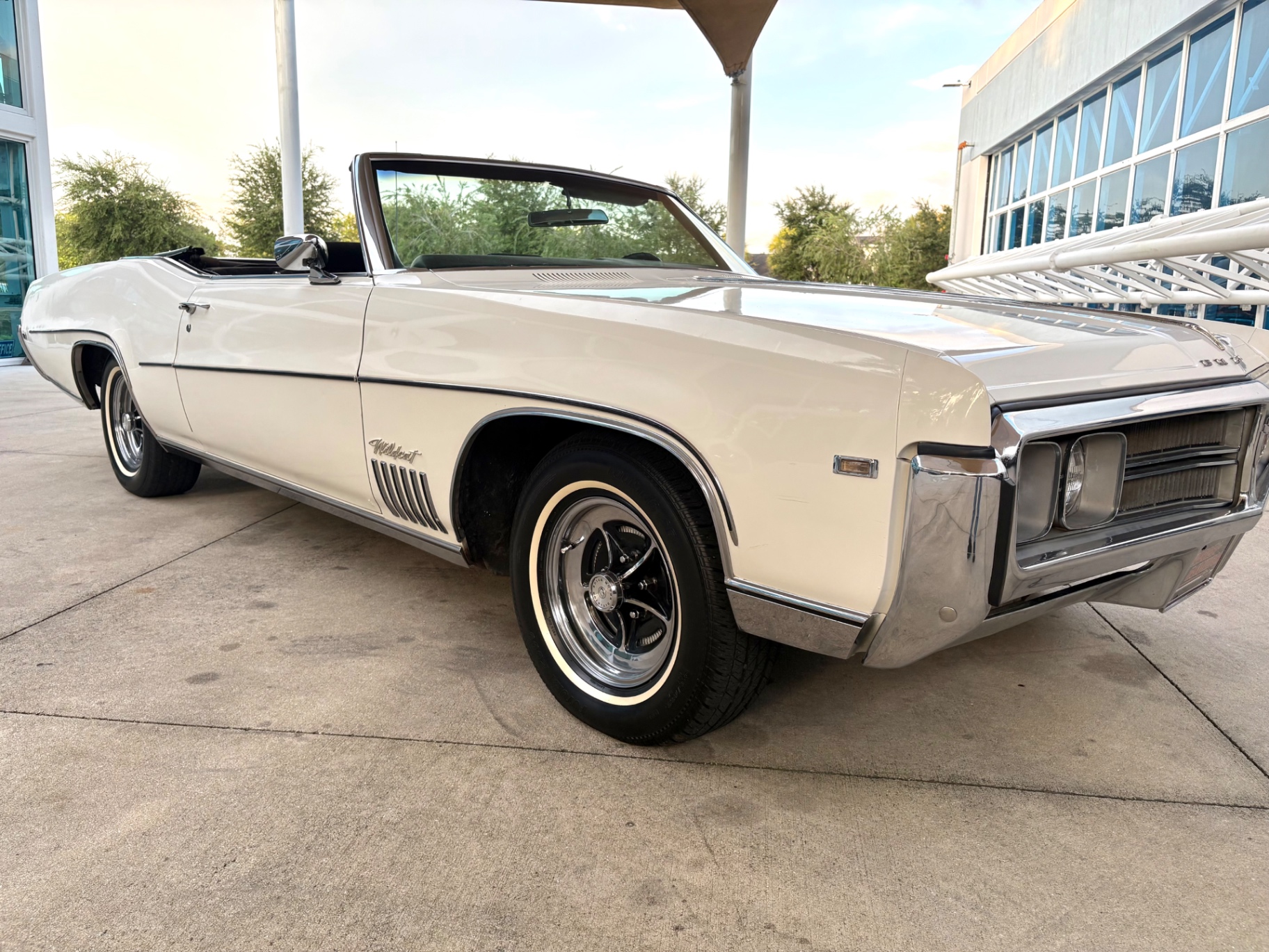 Vehicle photo 19