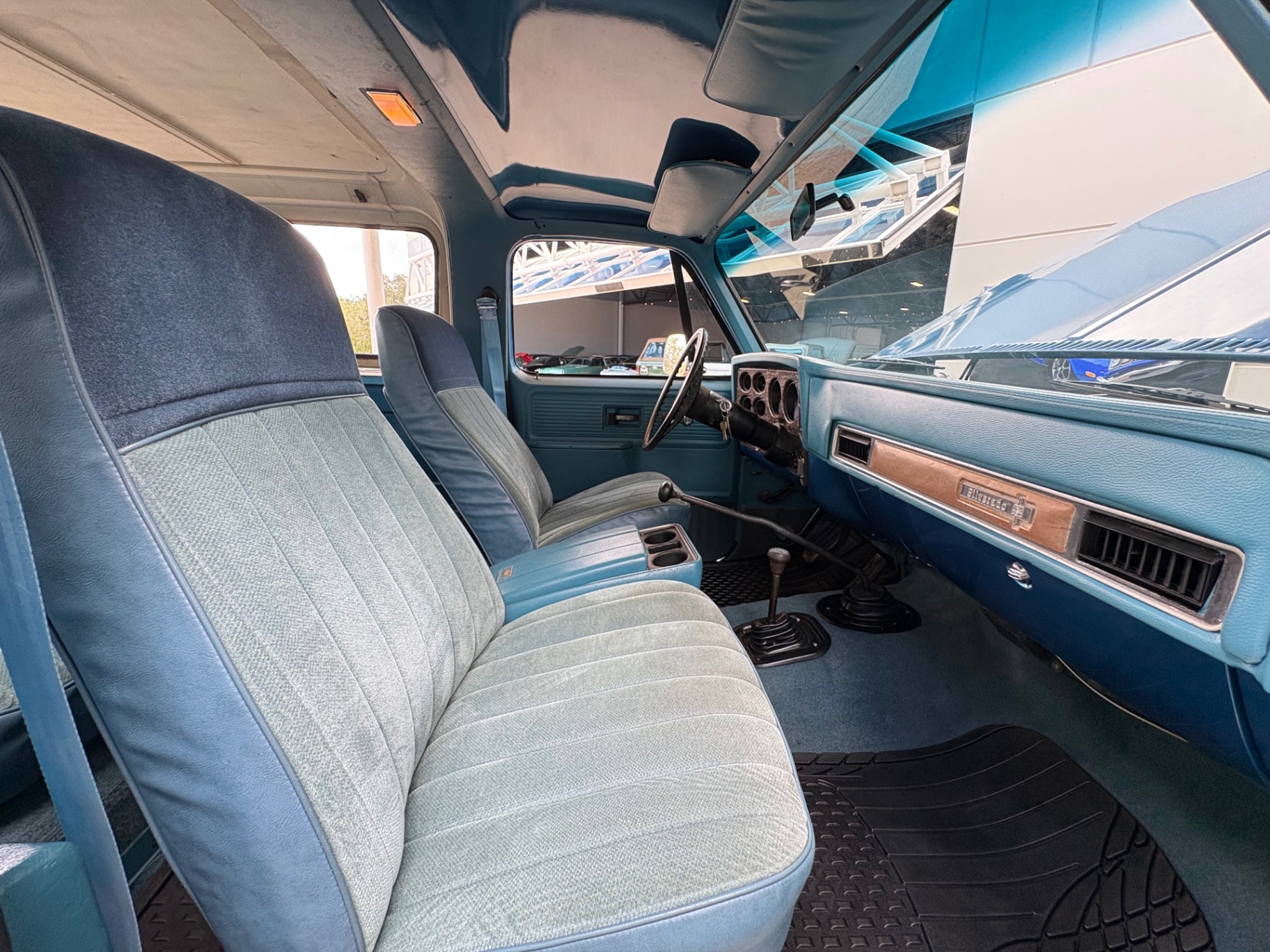 Vehicle photo 38
