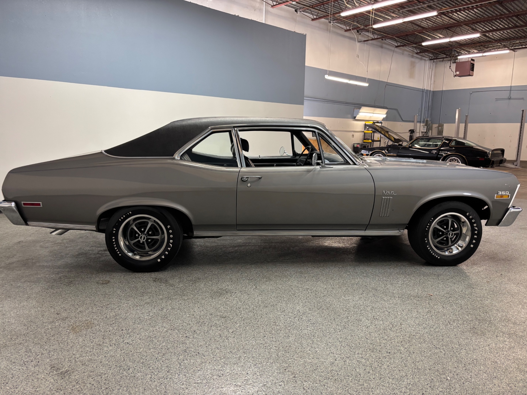 Vehicle photo 8