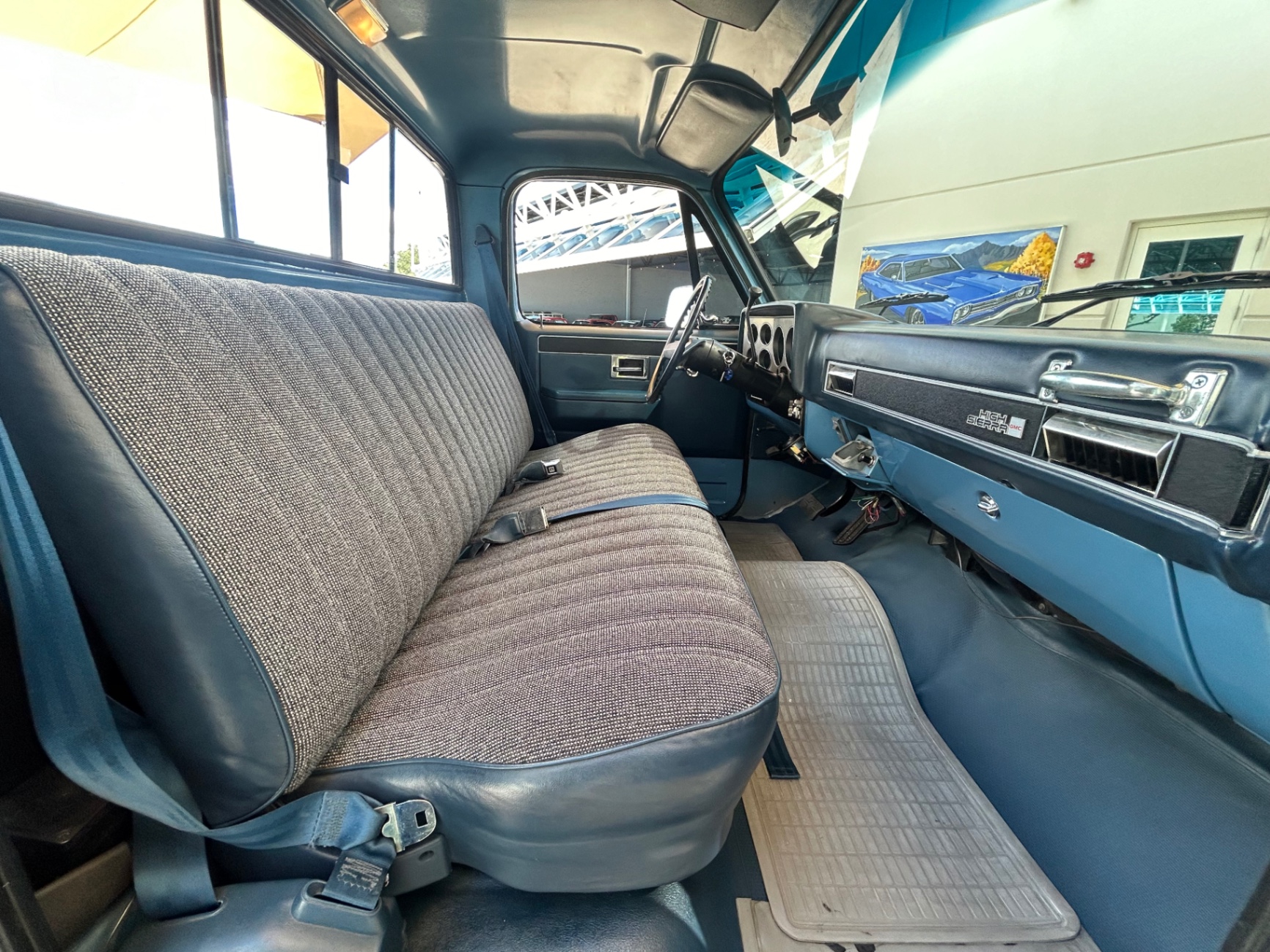Vehicle photo 22