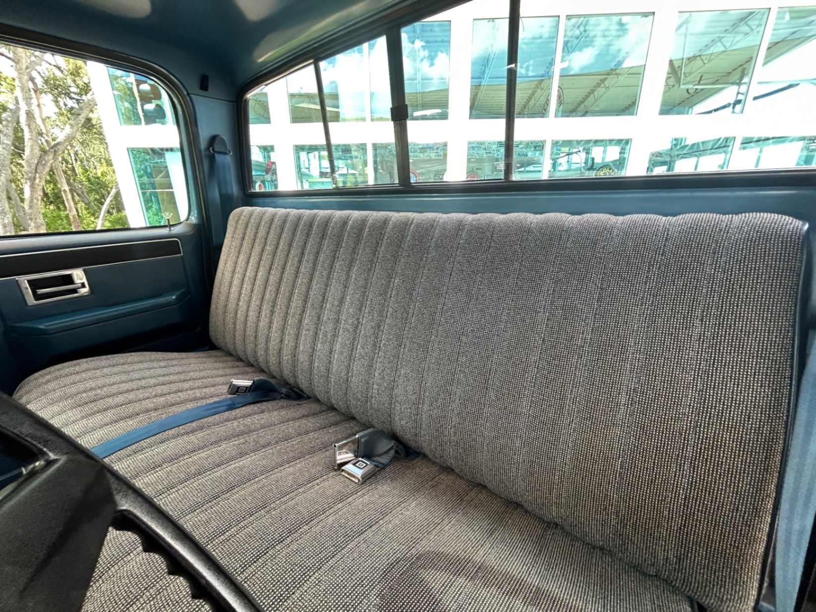 Vehicle photo 19