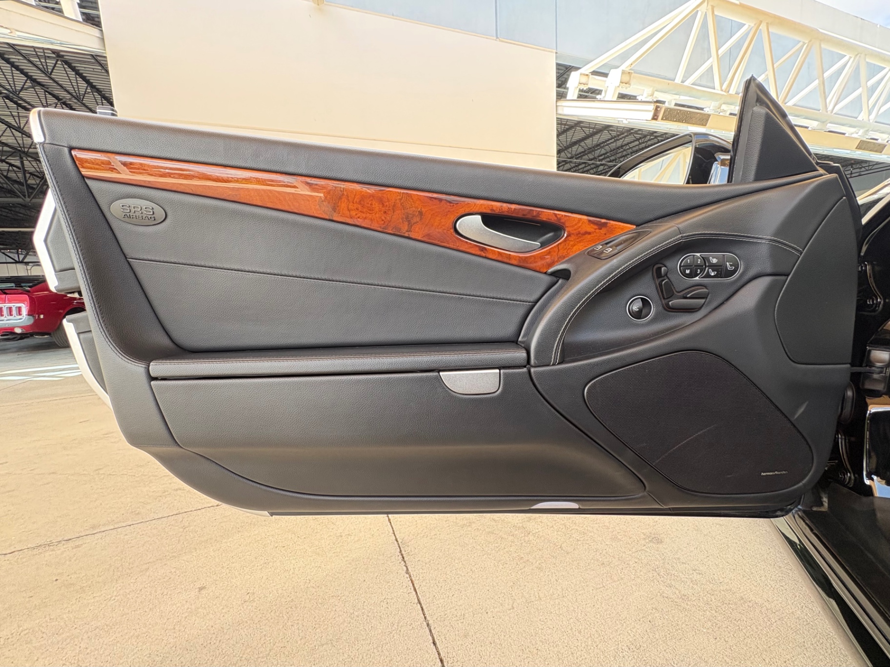 Vehicle photo 37
