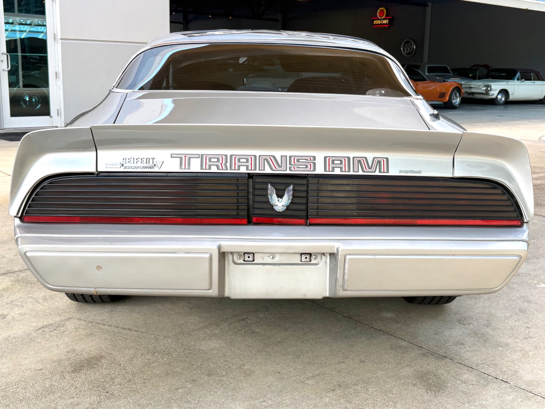 Vehicle photo 7