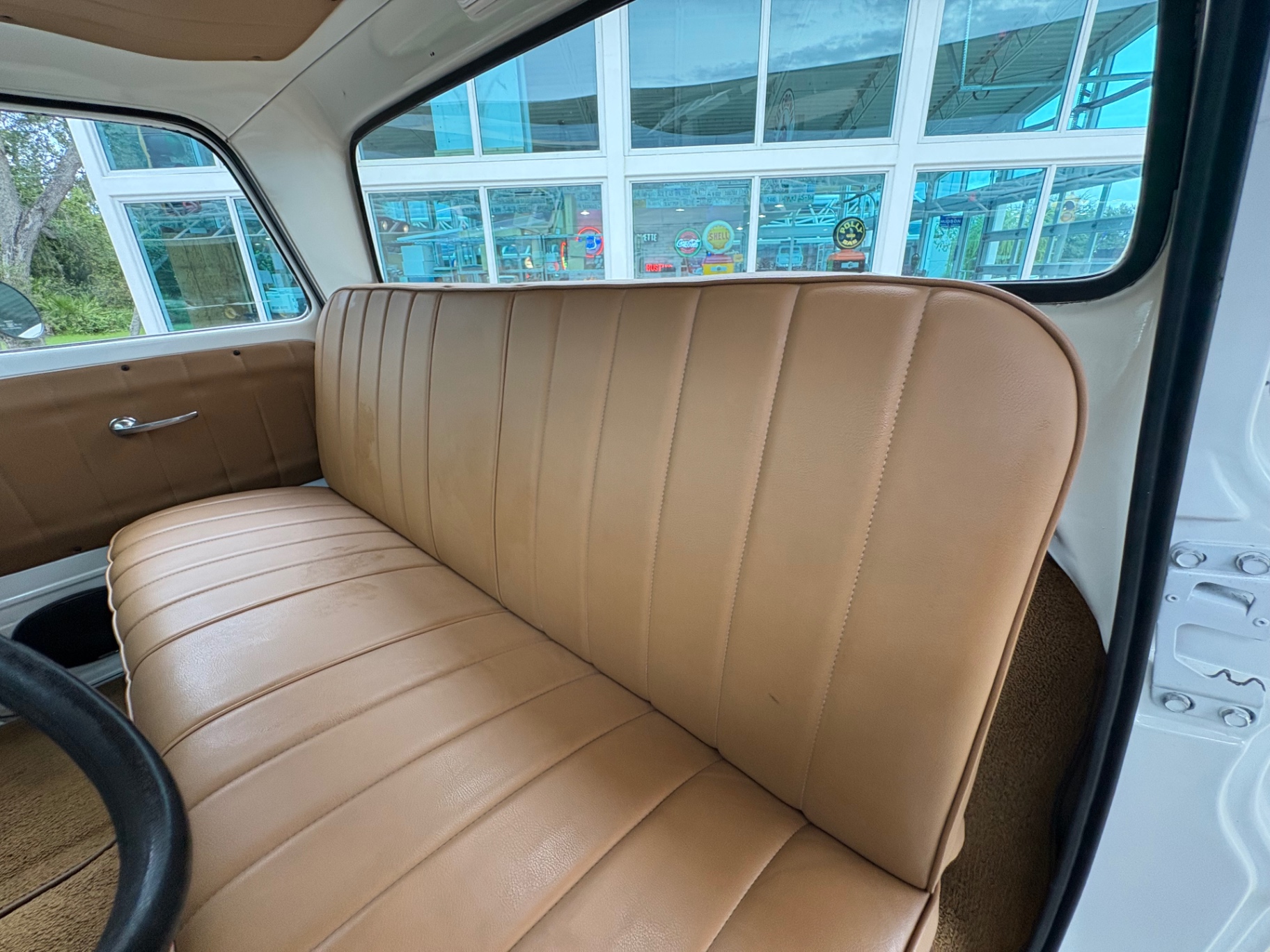 Vehicle photo 33