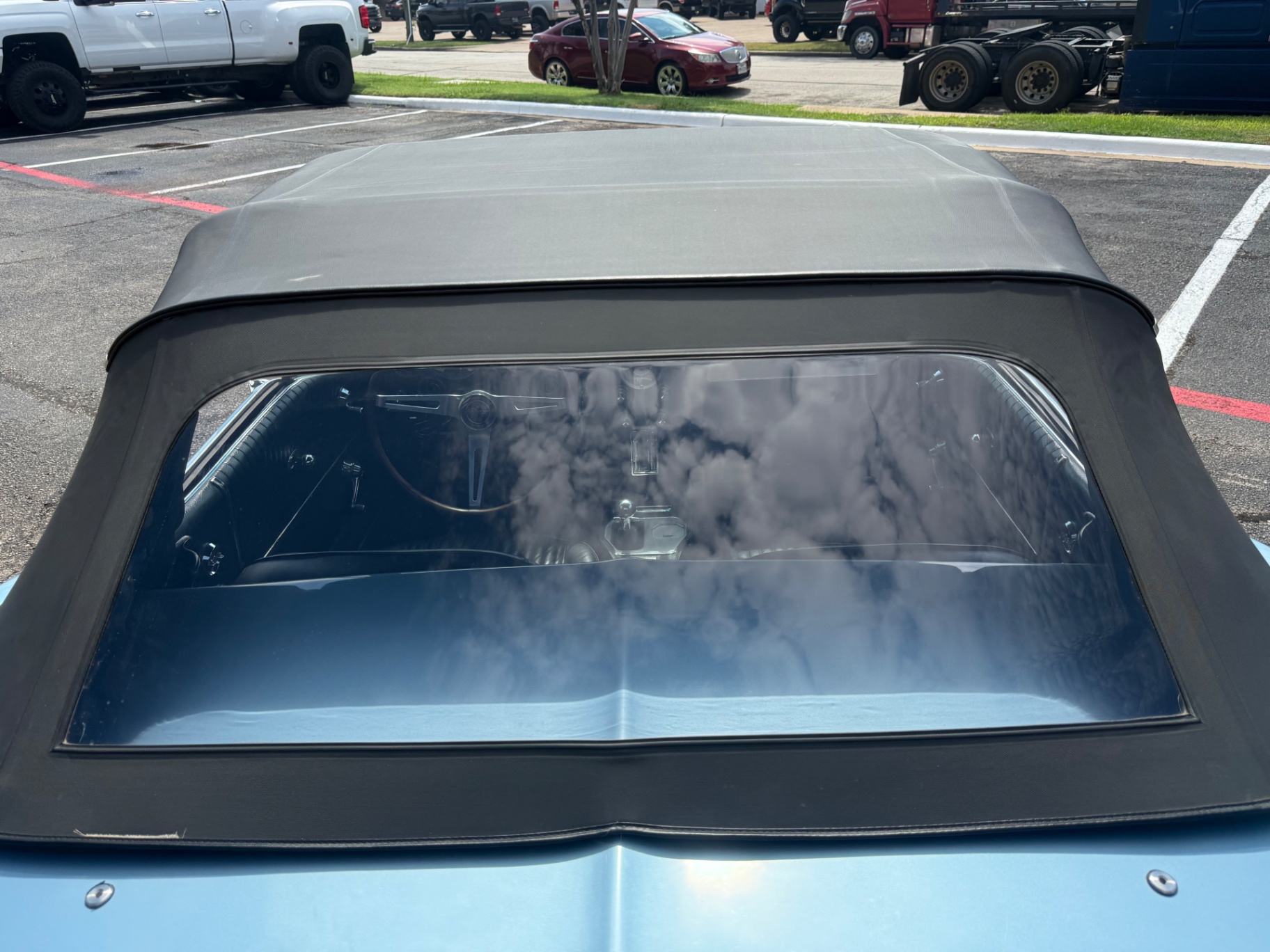 Vehicle photo 19