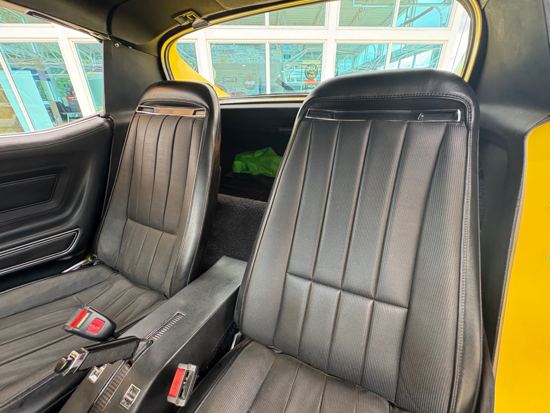 Vehicle photo 33