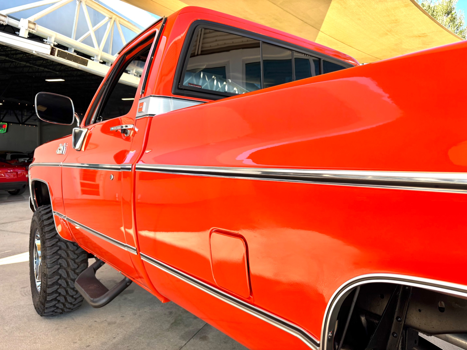 Vehicle photo 13