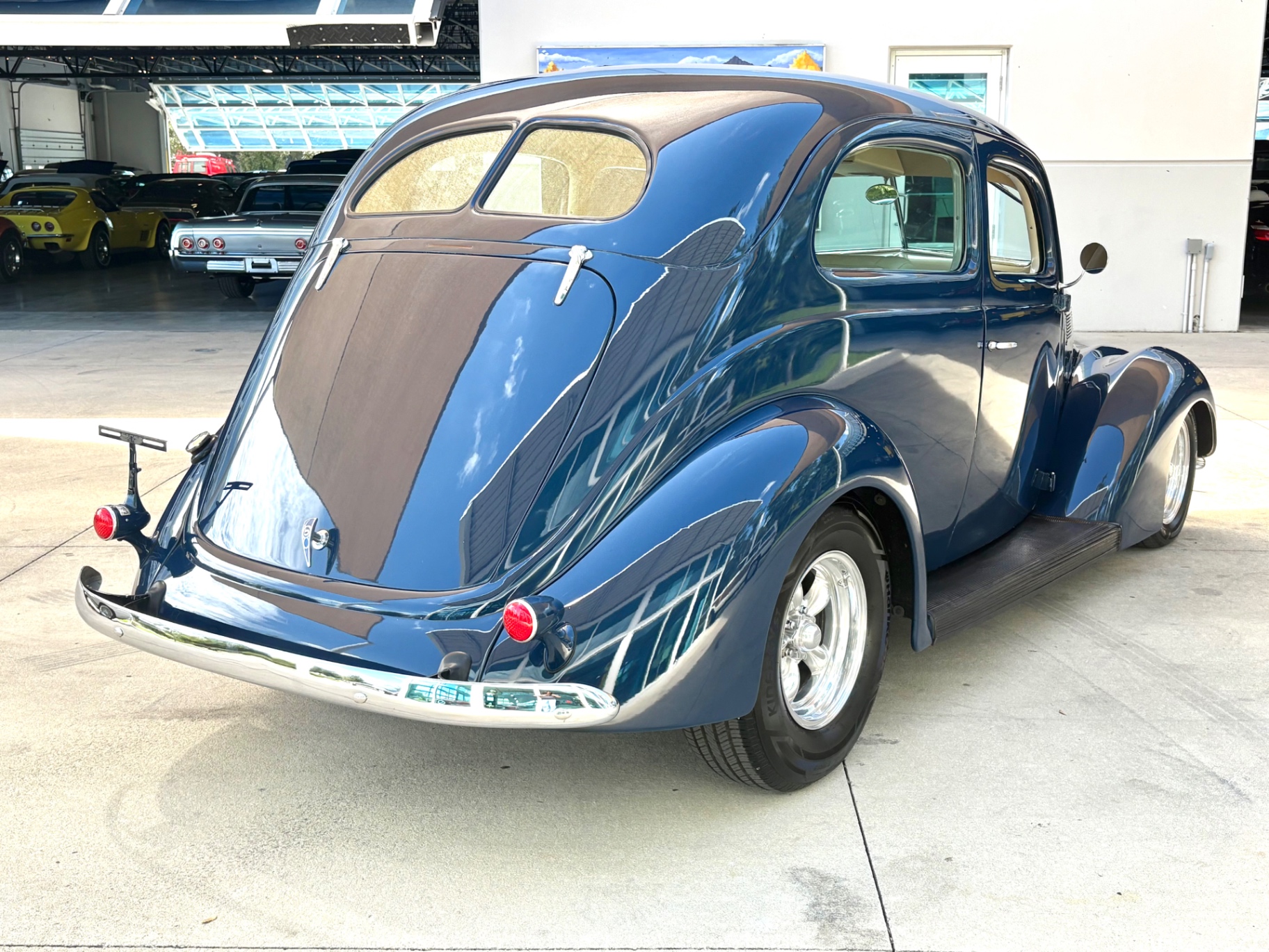 Vehicle photo 5