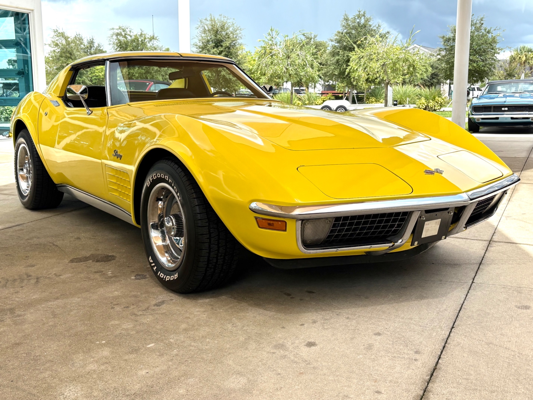 Vehicle photo 4