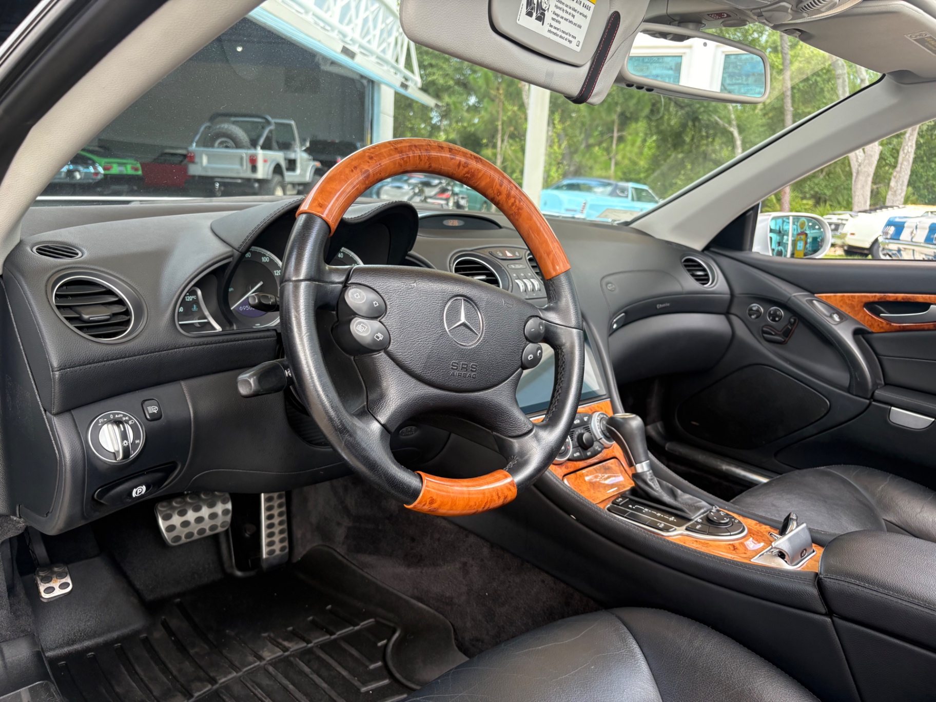 Vehicle photo 38