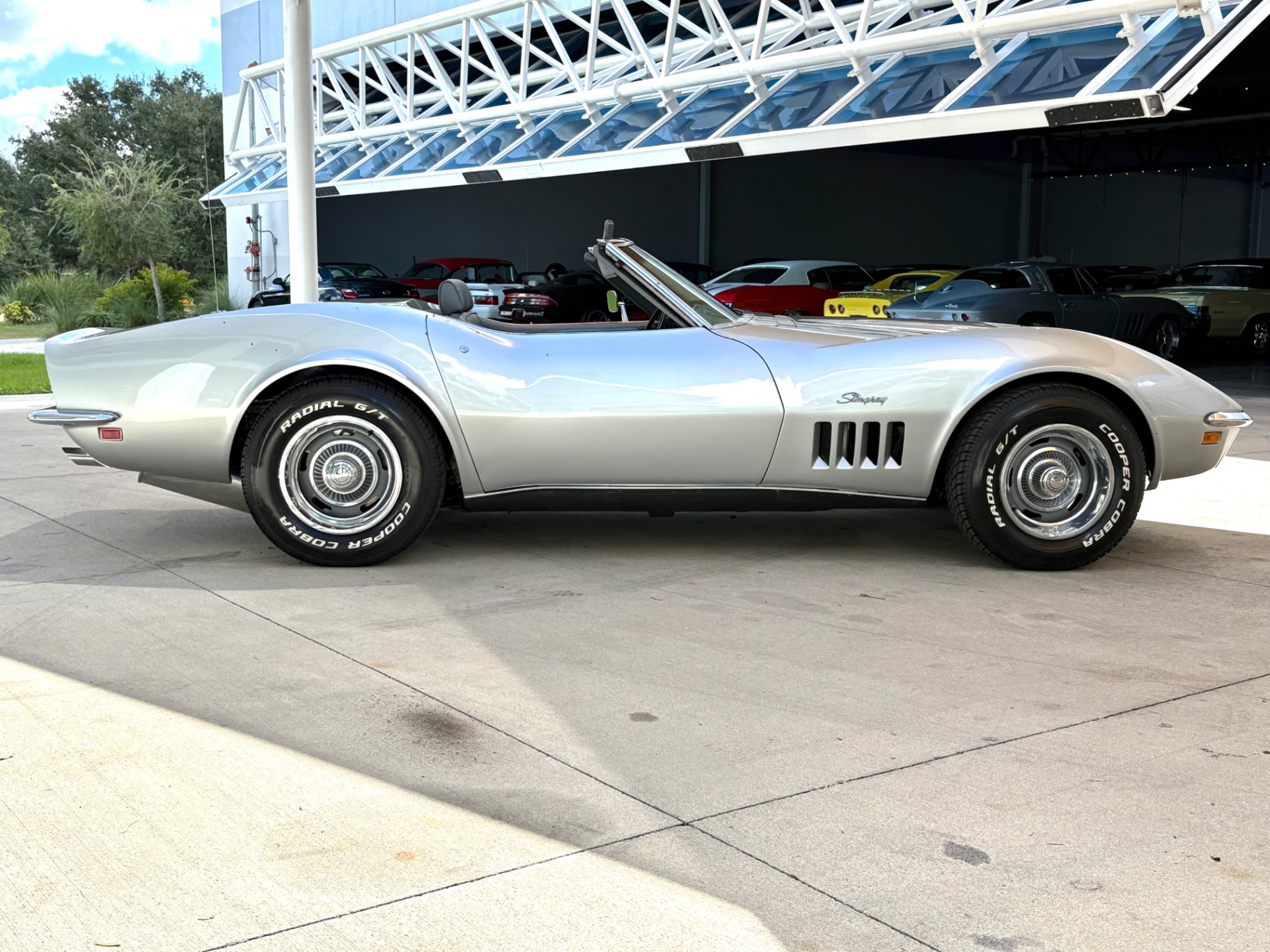 Vehicle photo 5