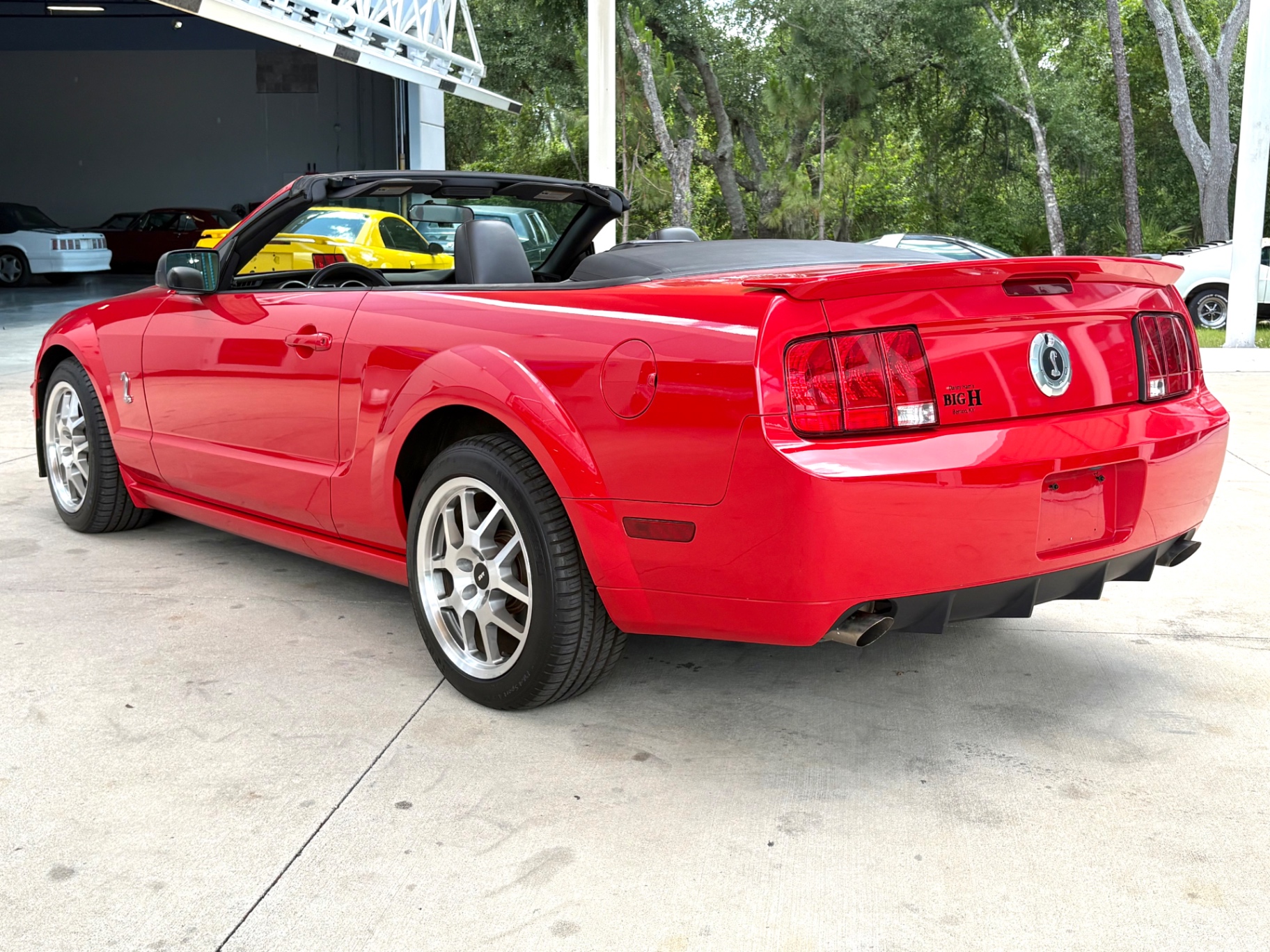 Vehicle photo 9